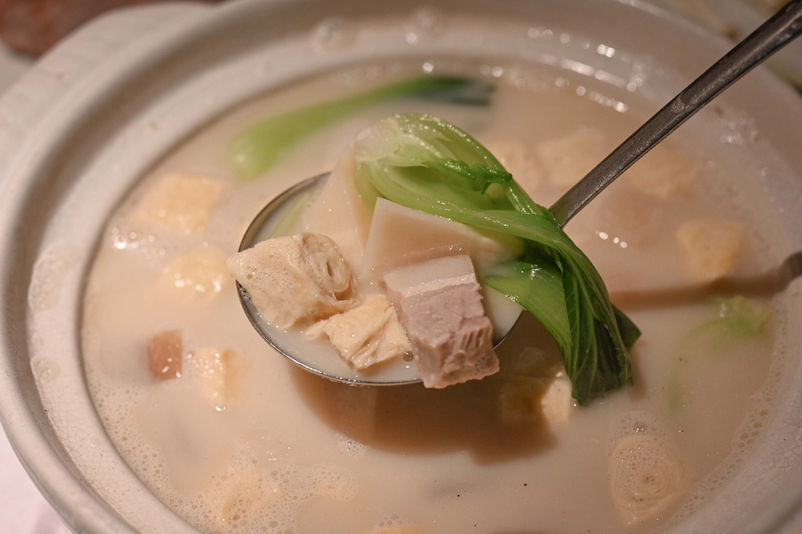 【忠孝復興美食】春申食府，台北東區的高CP值上海菜，鴨架湯到甜點通通都不雷(菜單) @厚片嘴角帶便當