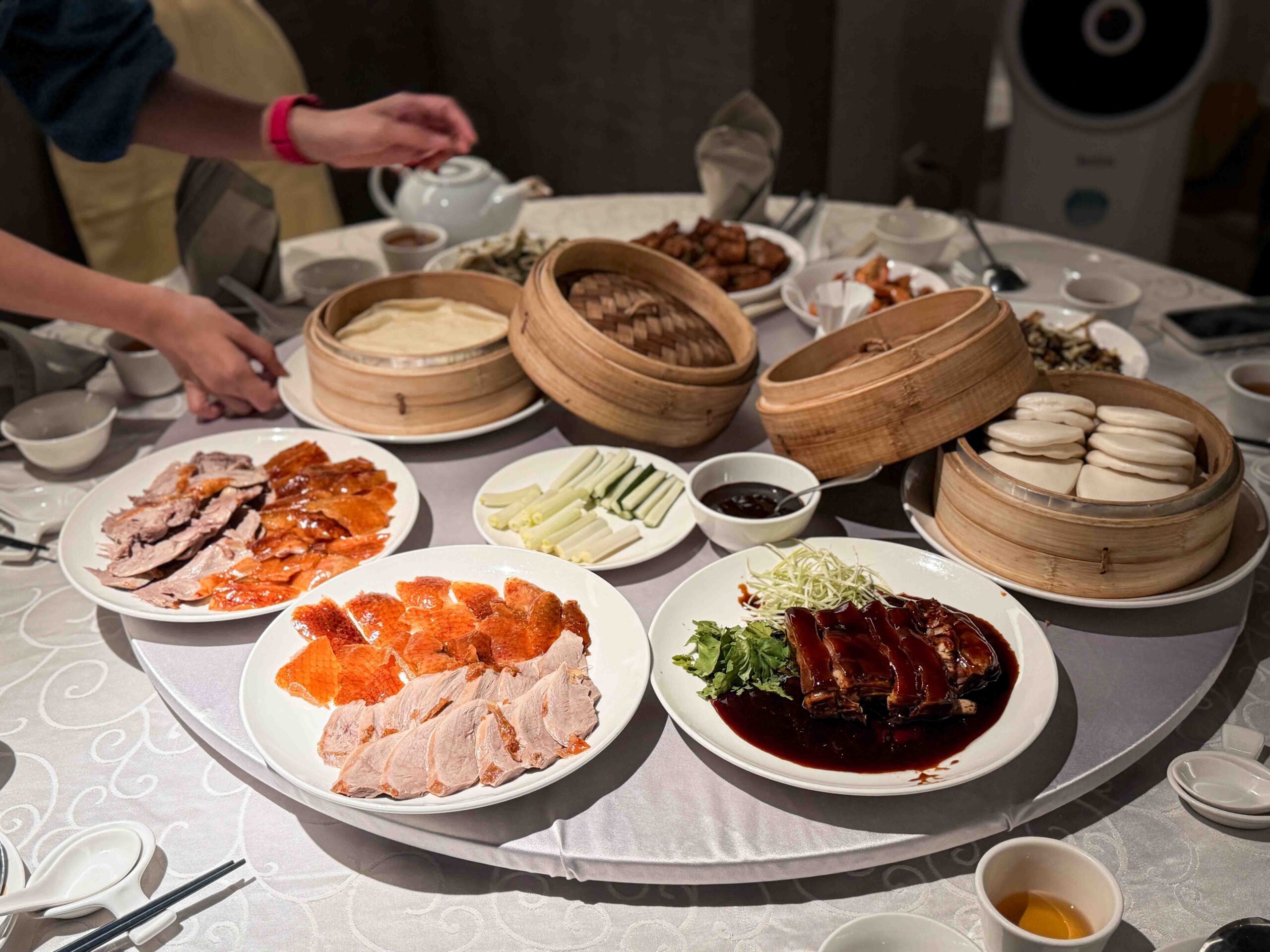 【忠孝復興美食】春申食府，台北東區的高CP值上海菜，鴨架湯到甜點通通都不雷(菜單) @厚片嘴角帶便當