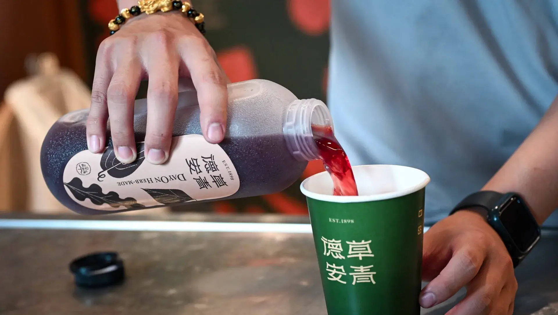 【萬華美食】德草安青養生系手搖好喝到我甘願特地跑一趟買！(菜單) @厚片嘴角帶便當