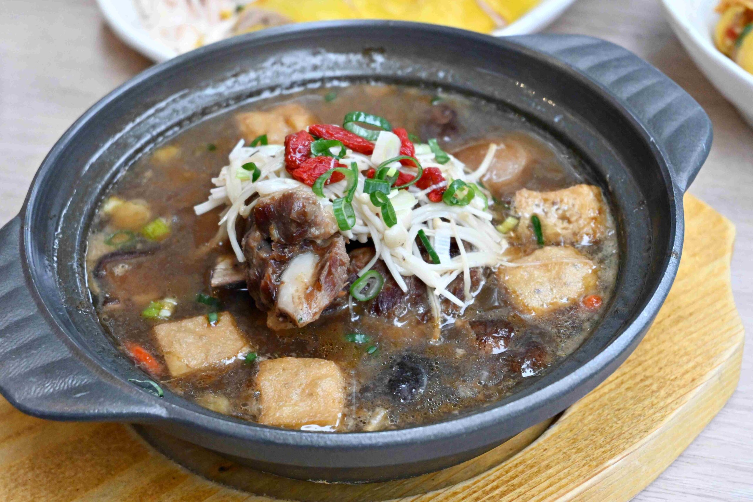 【信義區美食推薦】瑞記海南雞飯，林宥嘉私藏愛店＋Joeman吃過推薦，爆紅新熱點(菜單)(寵物友善) @厚片嘴角帶便當