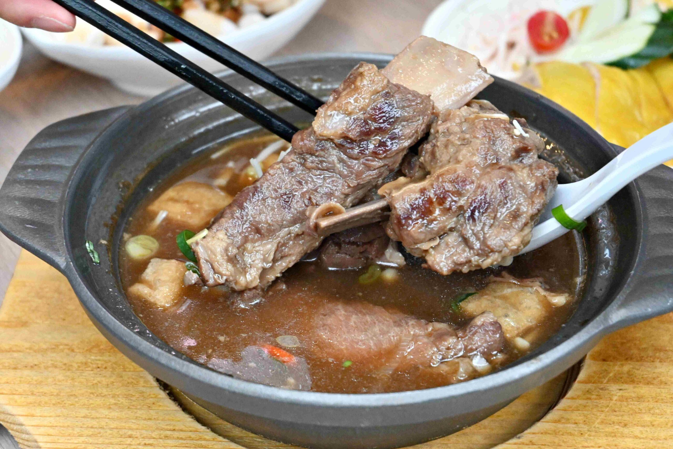 【信義區美食推薦】瑞記海南雞飯，林宥嘉私藏愛店＋Joeman吃過推薦，爆紅新熱點(菜單)(寵物友善) @厚片嘴角帶便當