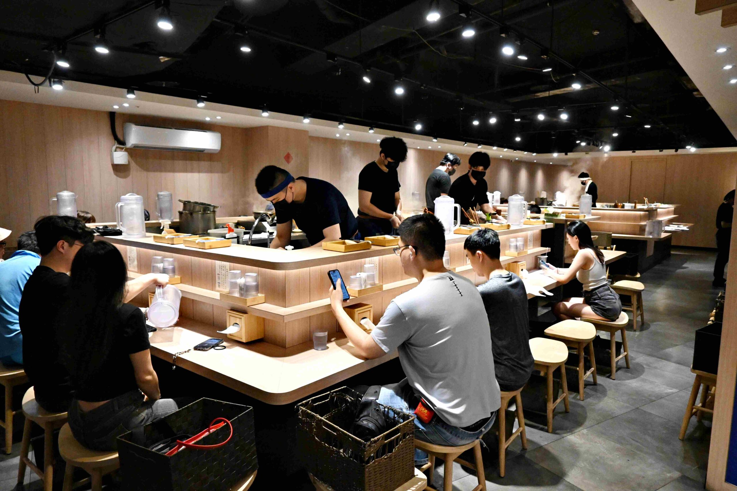 【新莊美食】熊越岳拉麵：破千人好評的肉花叉燒拉麵，免費加麵加湯太佛心！(菜單)(寵物友善) @厚片嘴角帶便當