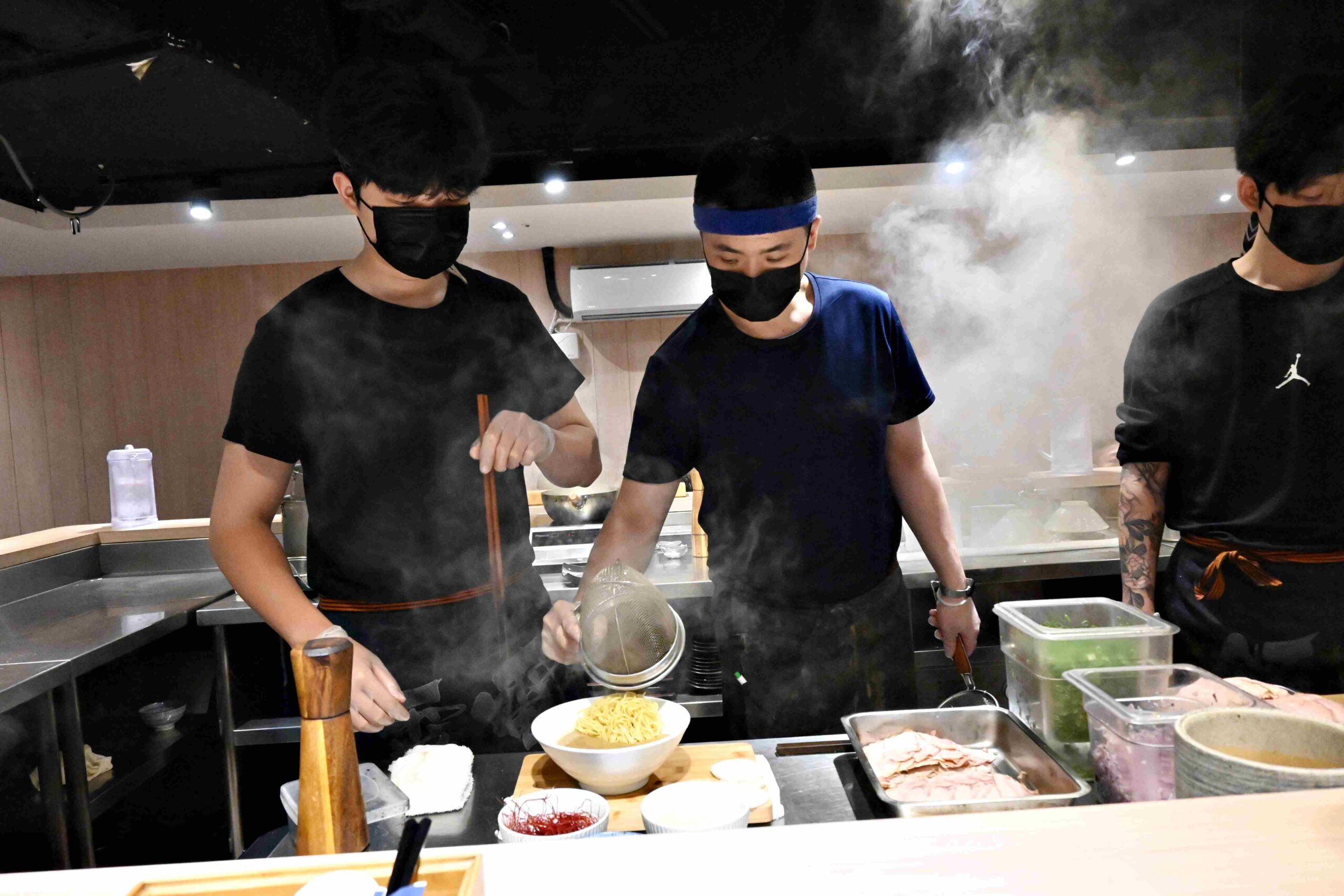 【新莊美食】熊越岳拉麵：破千人好評的肉花叉燒拉麵，免費加麵加湯太佛心！(菜單)(寵物友善) @厚片嘴角帶便當