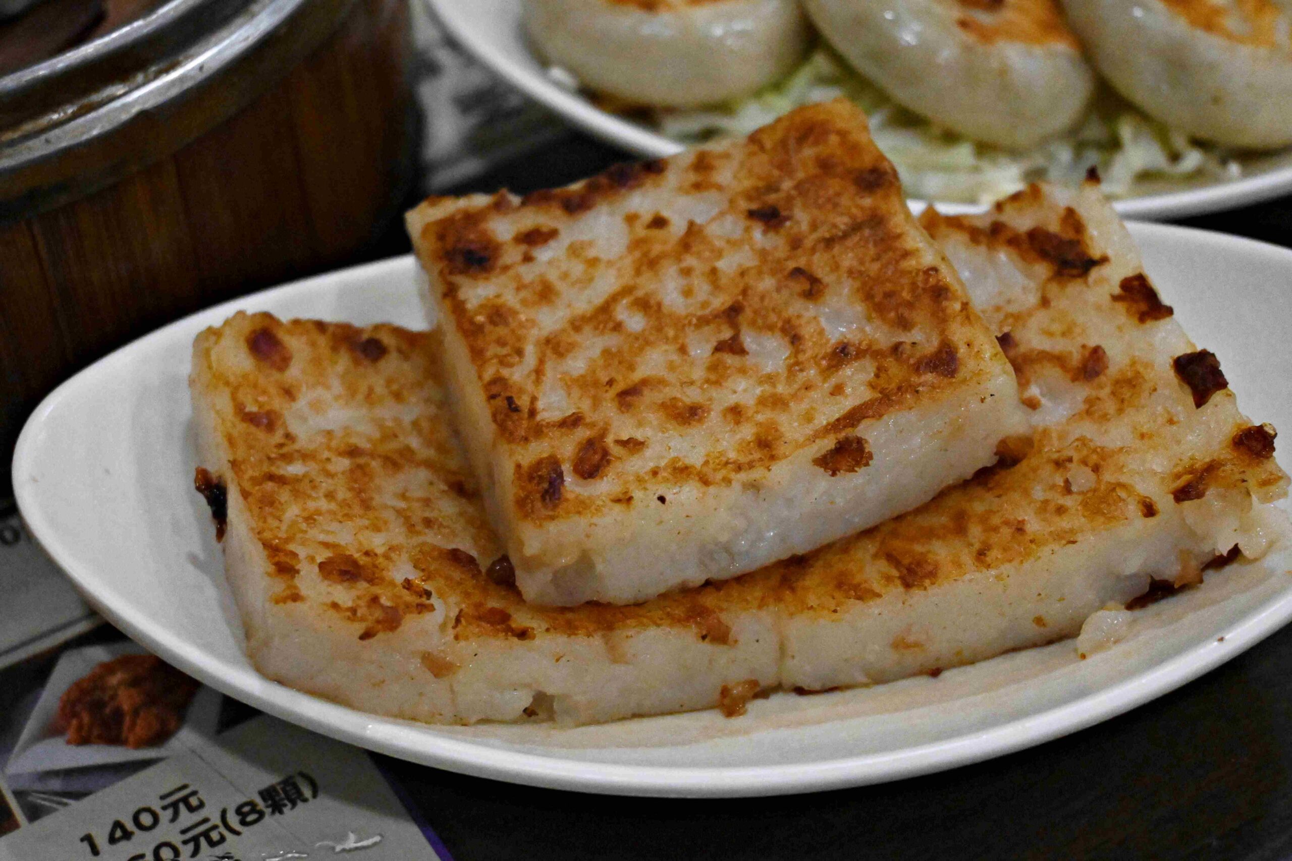 【新莊美食】旺角飲茶｜Google 破2000則4.6星評價的巷弄港式茶餐廳，干炒牛河鑊氣超香！(菜單) @厚片嘴角帶便當