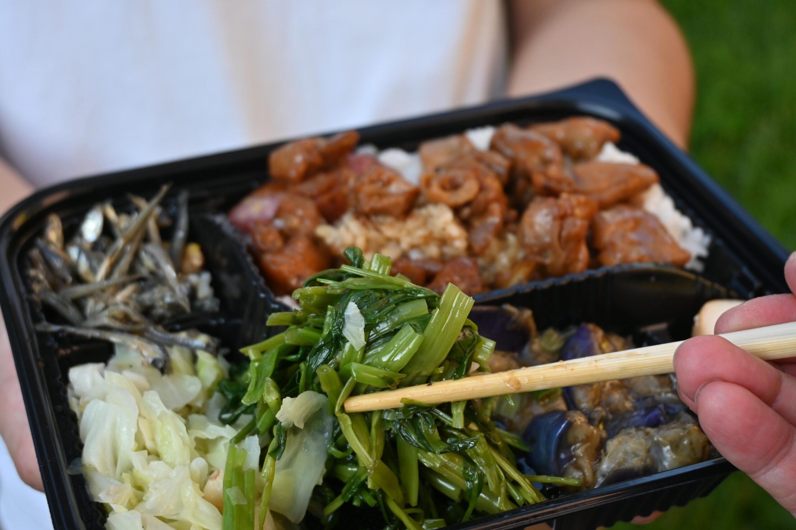 【三重便當推薦】三重阿賢排骨便當｜FoodPanda新北便當類冠軍！好吃又便宜，鐵道排骨太猛了(菜單) @厚片嘴角帶便當