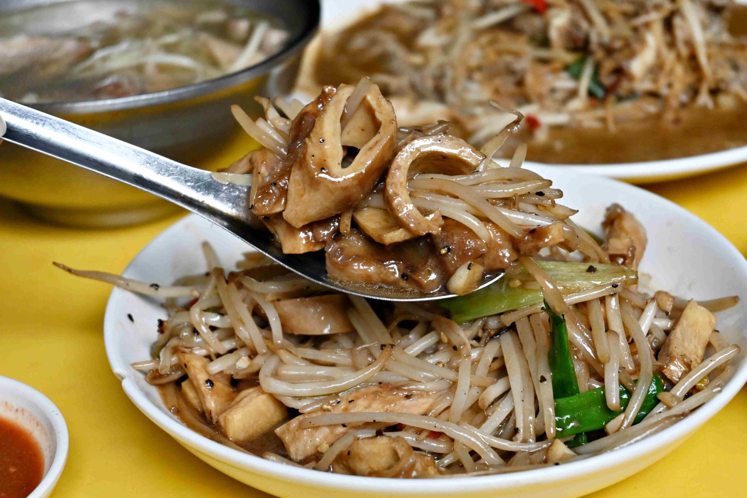 【萬華美食推薦】郭家炒牛肉｜華西街超人氣沙茶炒牛肉、免費續湯牛雜湯（附菜單） @厚片嘴角帶便當