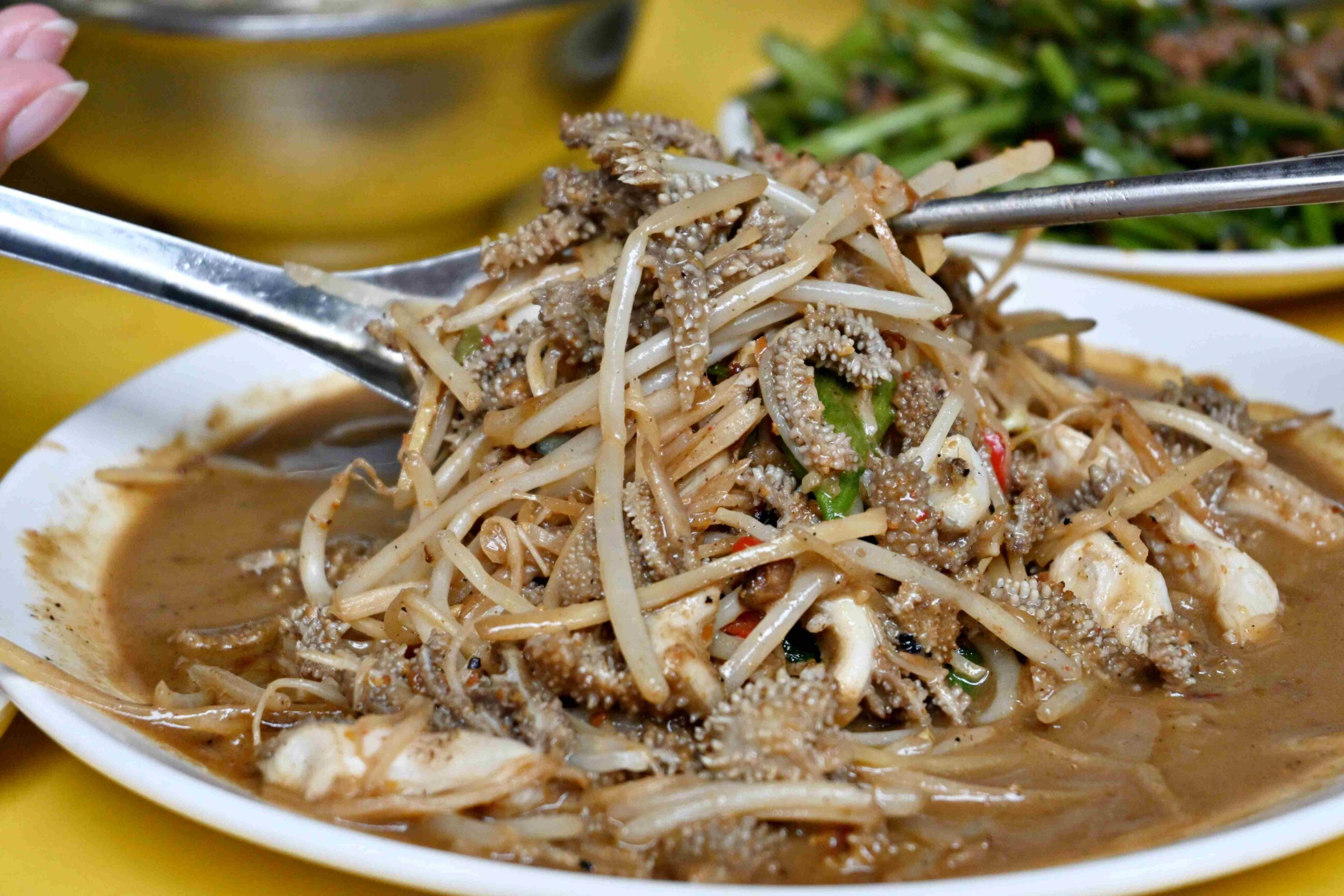 【萬華美食推薦】郭家炒牛肉｜華西街超人氣沙茶炒牛肉、免費續湯牛雜湯（附菜單） @厚片嘴角帶便當