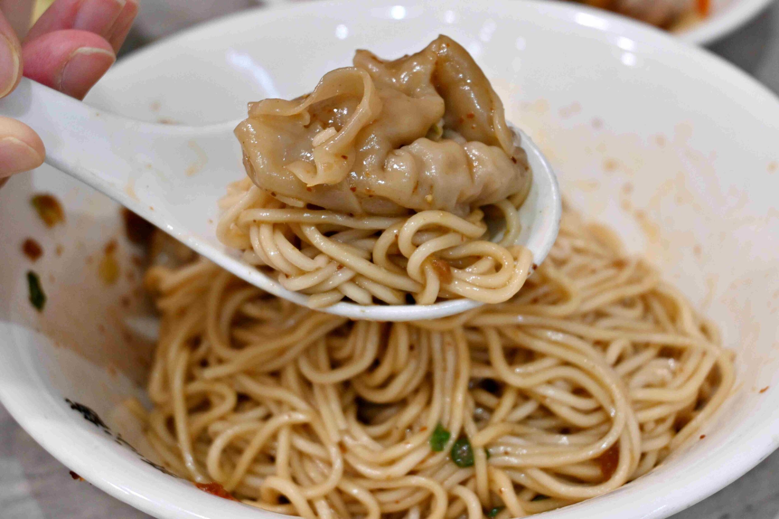 【新莊美食】軒心舖幸福抄手，在地人狂推的平價鼎泰豐就在這！(菜單) @厚片嘴角帶便當