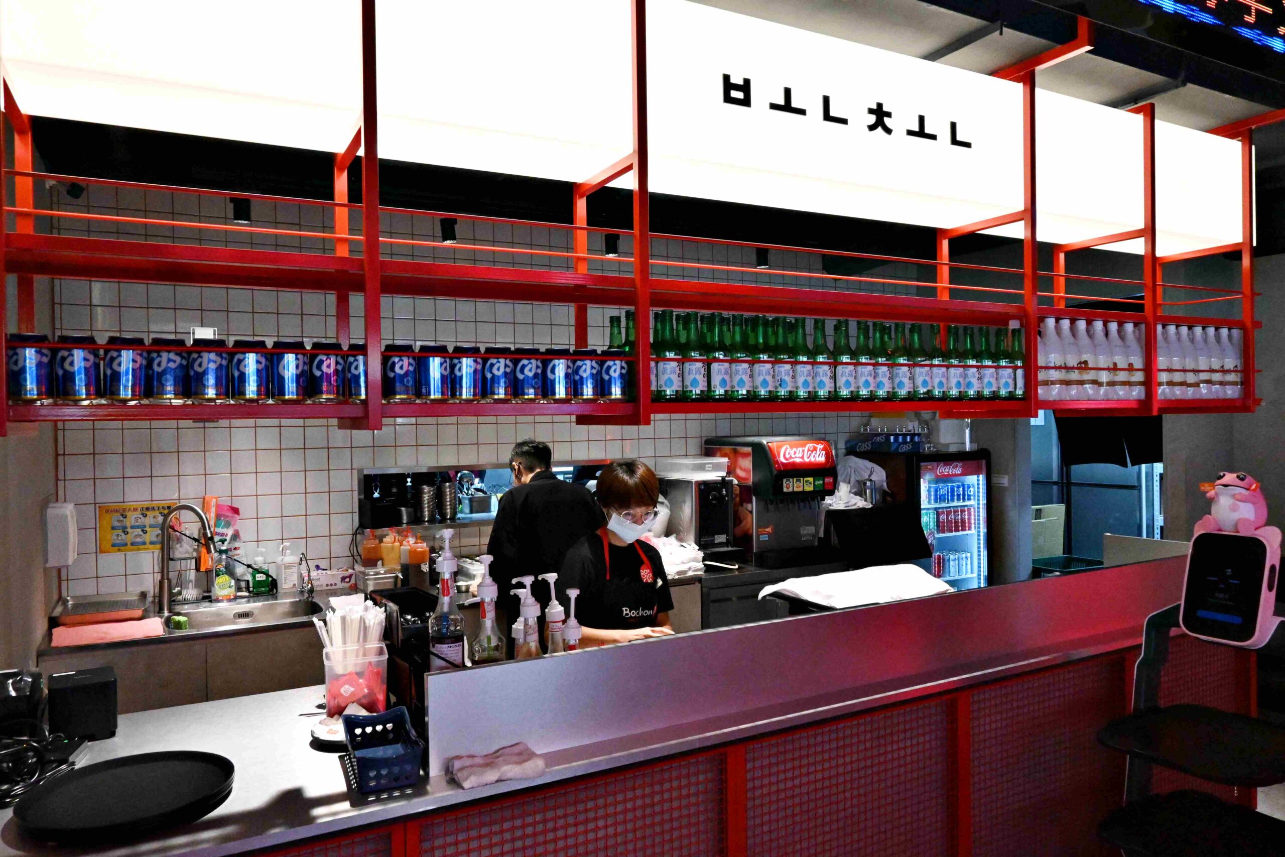 【西門美食】本村韓式炸雞重慶南店，比我想像的還強！不只有炸雞，每道都好吃(菜單) @厚片嘴角帶便當