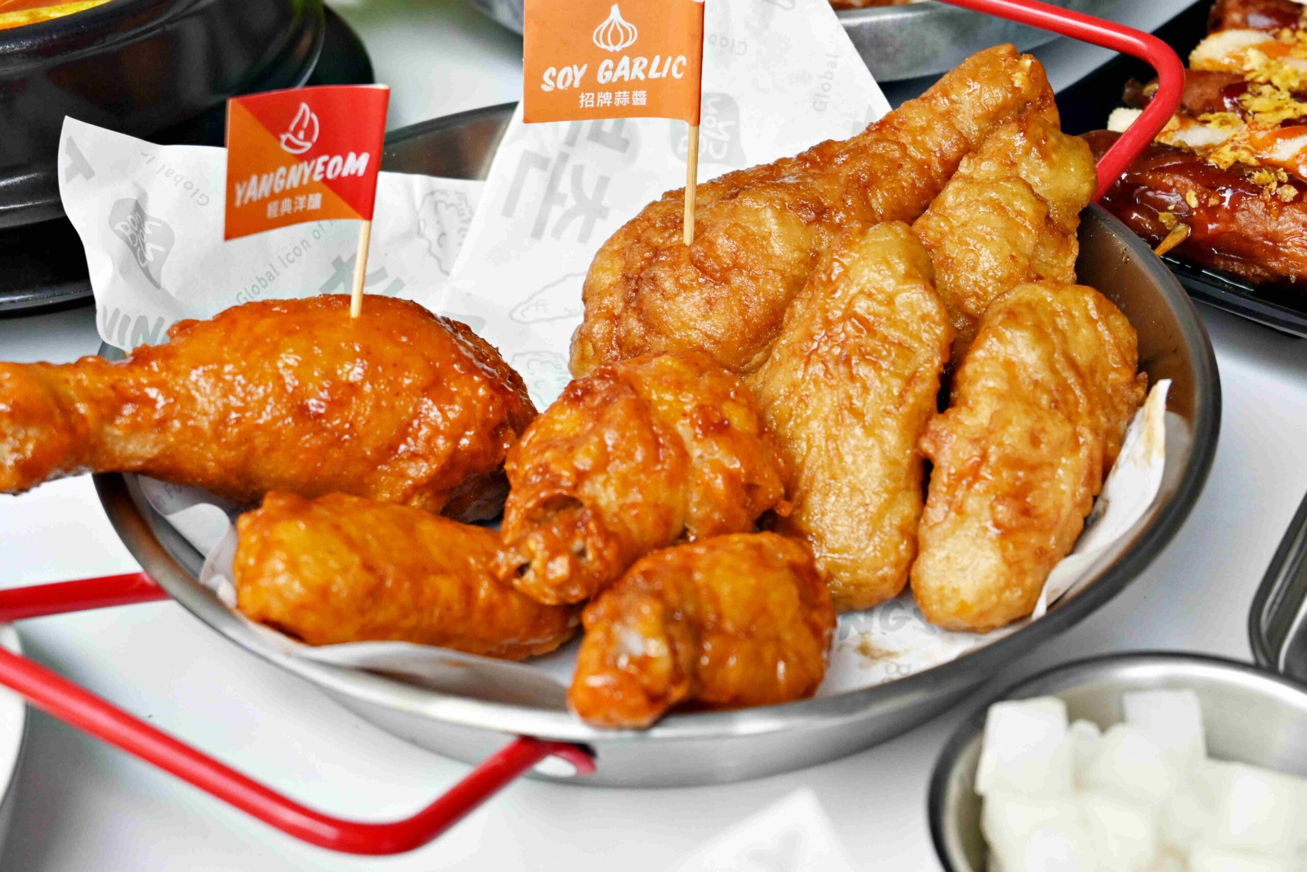 【西門美食】本村韓式炸雞重慶南店，比我想像的還強！不只有炸雞，每道都好吃(菜單) @厚片嘴角帶便當
