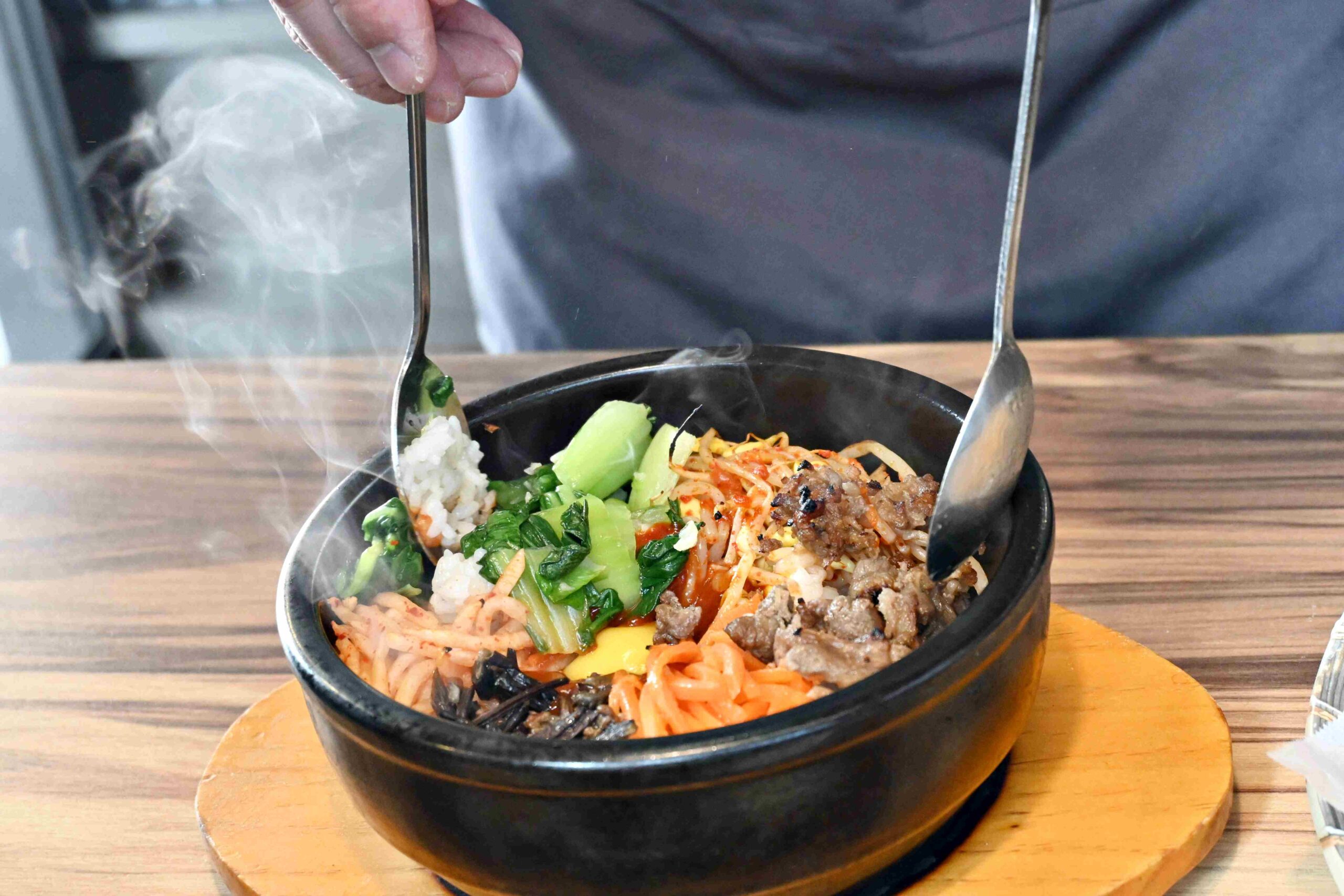【新莊美食】海雲韓式料理，CP值超高、牛肉炸雞都好吃！(菜單) (寵物友善) @厚片嘴角帶便當