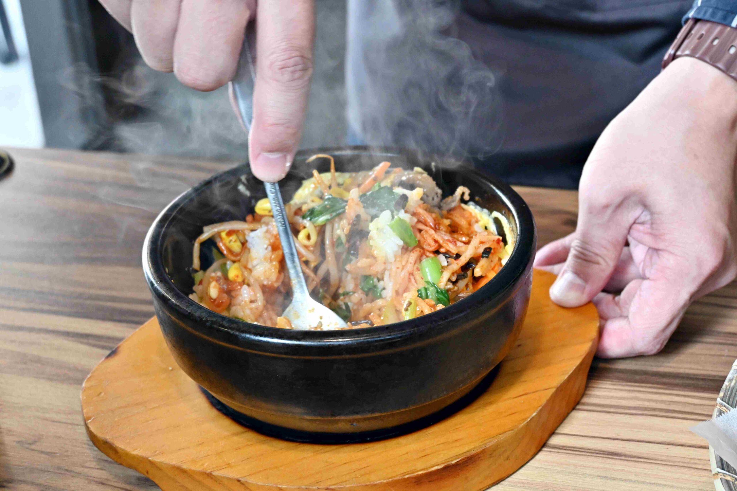 【新莊美食】海雲韓式料理，CP值超高、牛肉炸雞都好吃！(菜單) (寵物友善) @厚片嘴角帶便當