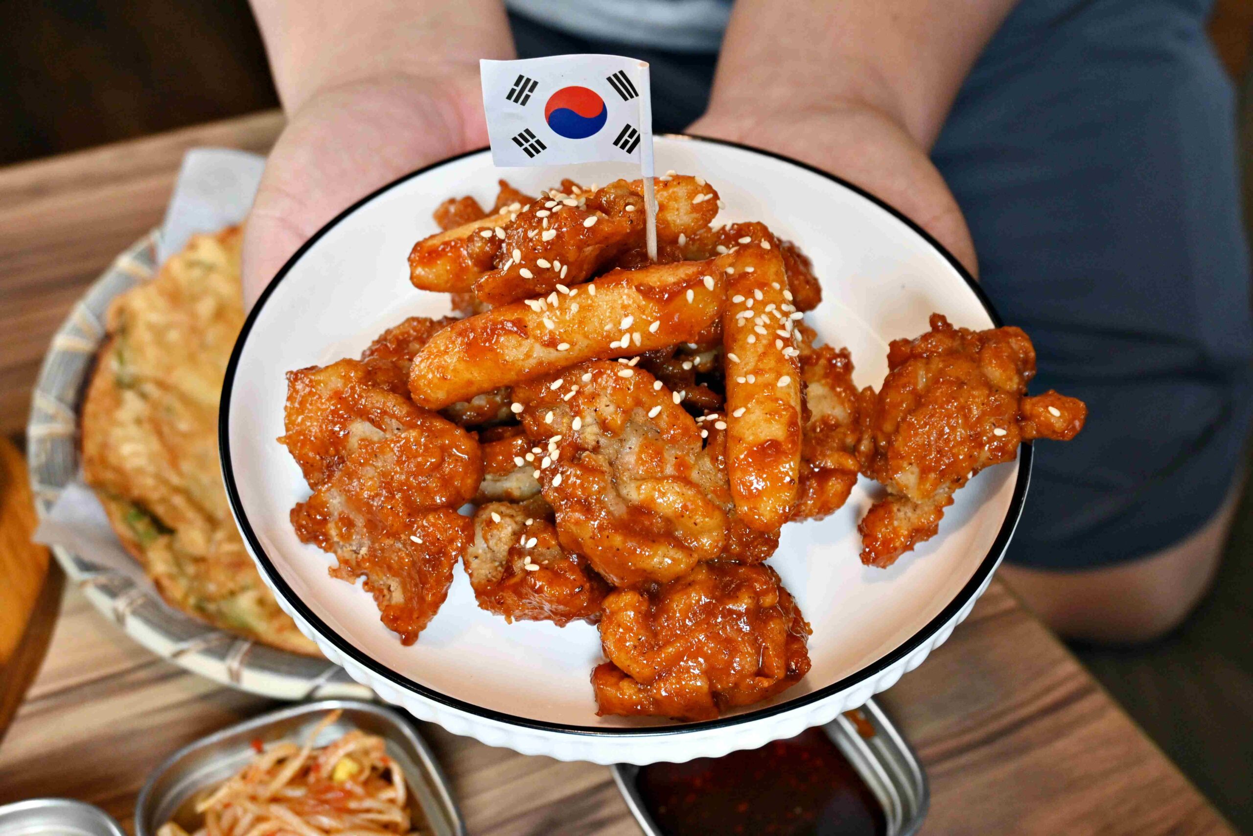 【新莊美食】海雲韓式料理，CP值超高、牛肉炸雞都好吃！(菜單) (寵物友善) @厚片嘴角帶便當