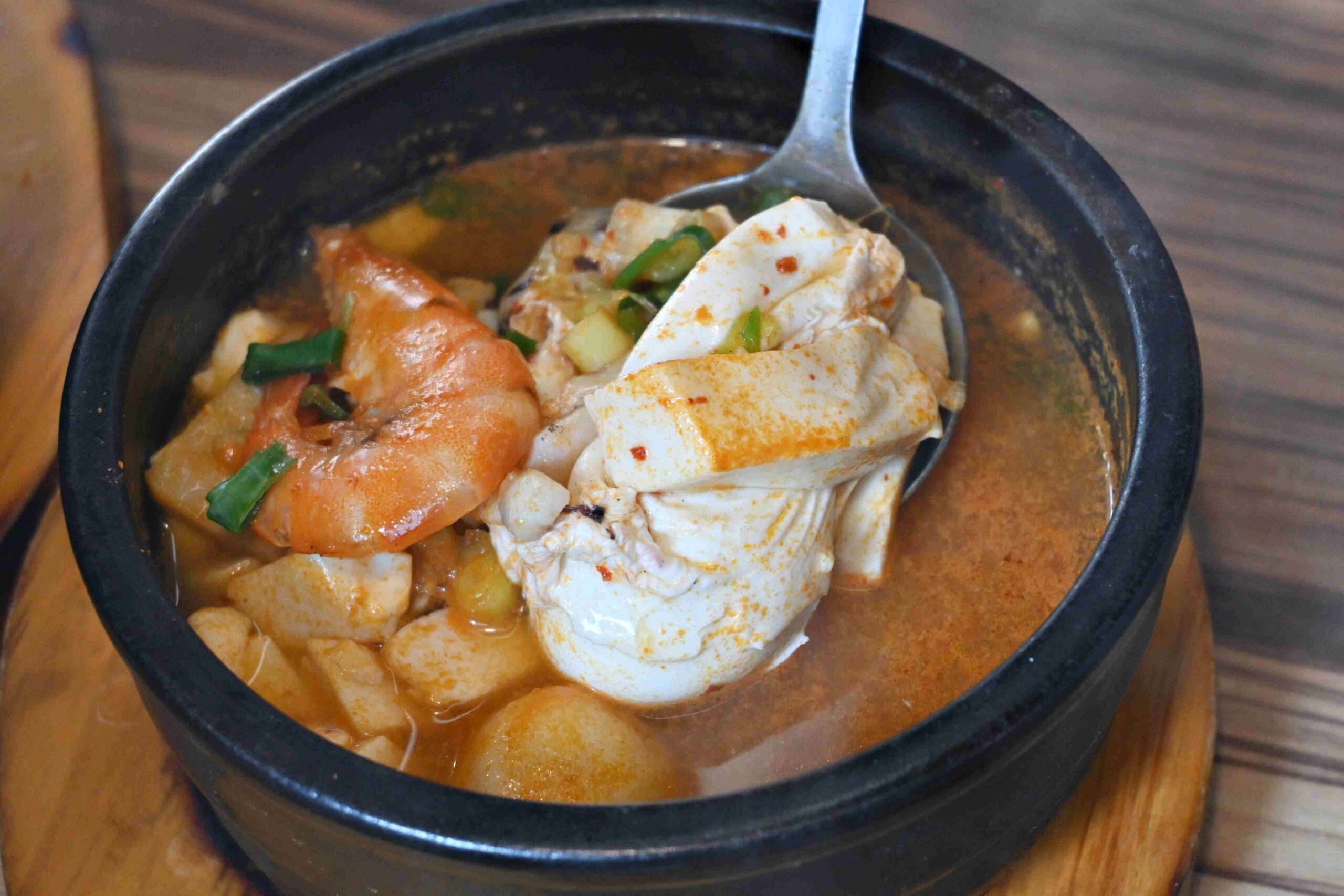【新莊美食】海雲韓式料理，CP值超高、牛肉炸雞都好吃！(菜單) (寵物友善) @厚片嘴角帶便當
