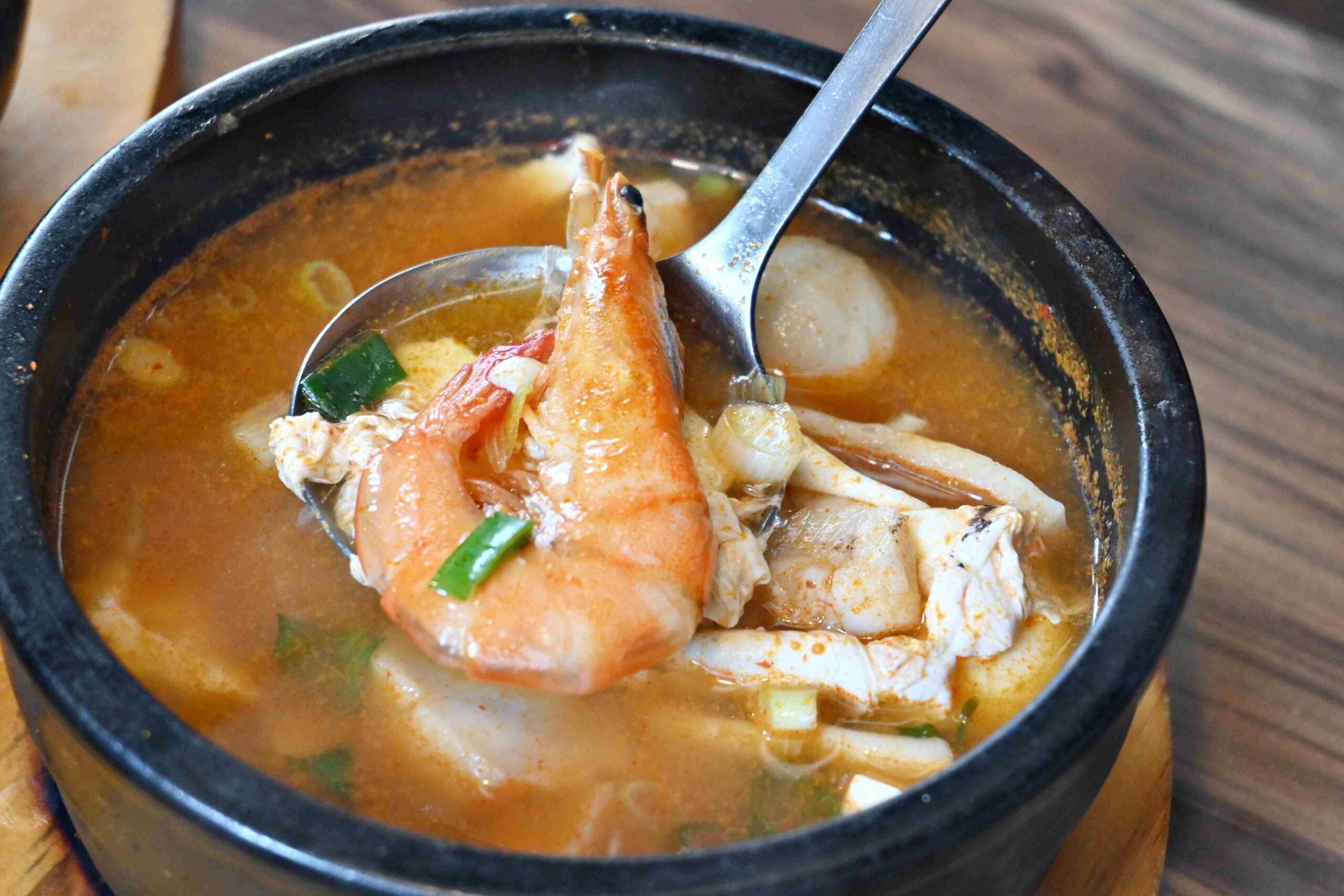 【新莊美食】海雲韓式料理，CP值超高、牛肉炸雞都好吃！(菜單) (寵物友善) @厚片嘴角帶便當