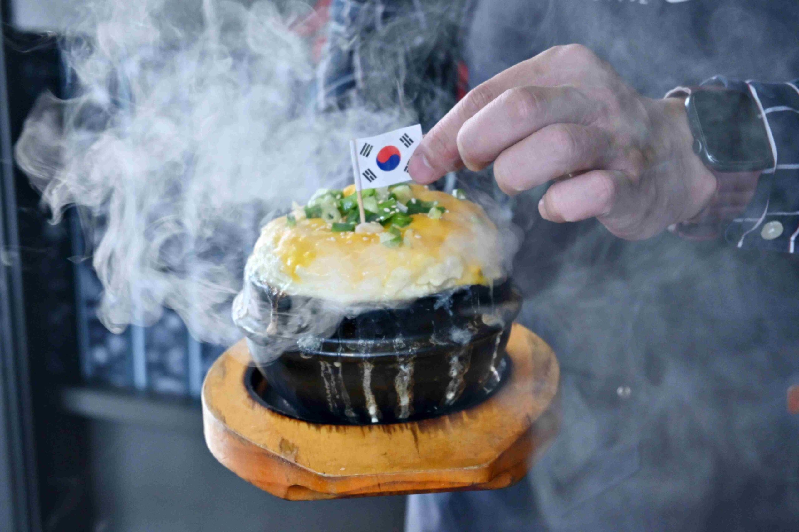 【新莊美食】海雲韓式料理，CP值超高、牛肉炸雞都好吃！(菜單) (寵物友善) @厚片嘴角帶便當