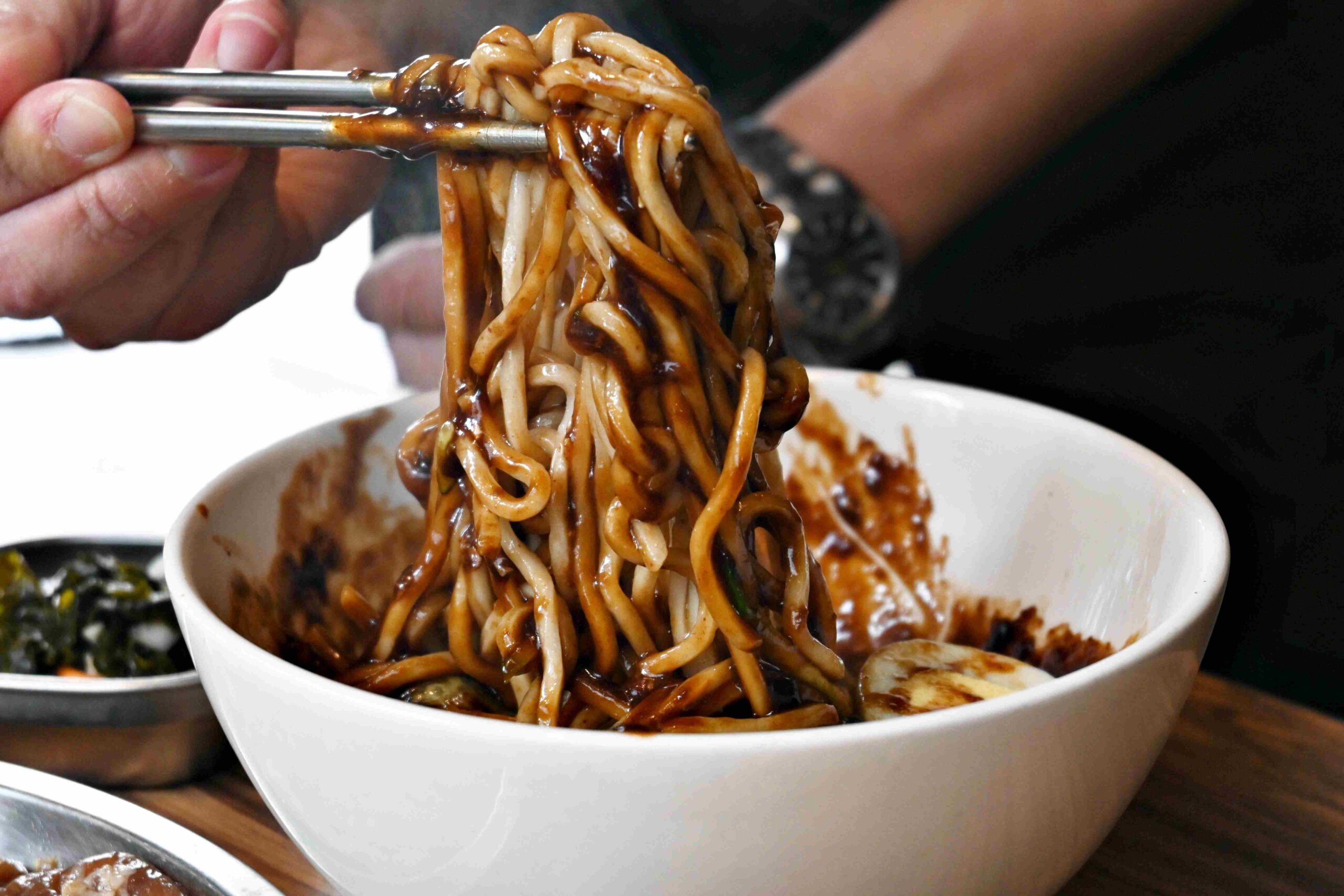 【新莊美食】海雲韓式料理，CP值超高、牛肉炸雞都好吃！(菜單) (寵物友善) @厚片嘴角帶便當