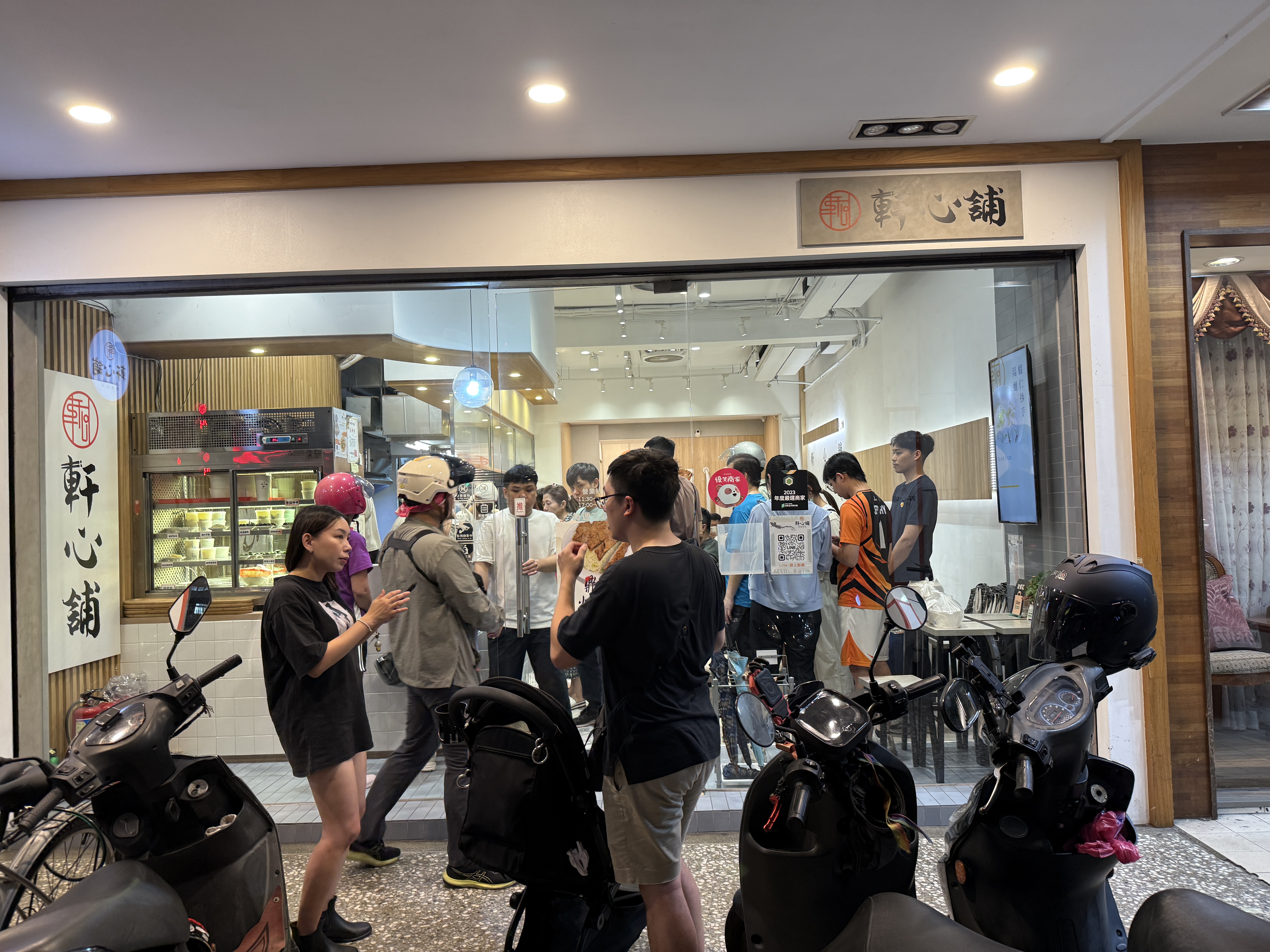 【新莊美食】軒心舖幸福抄手，在地人狂推的平價鼎泰豐就在這！(菜單) @厚片嘴角帶便當