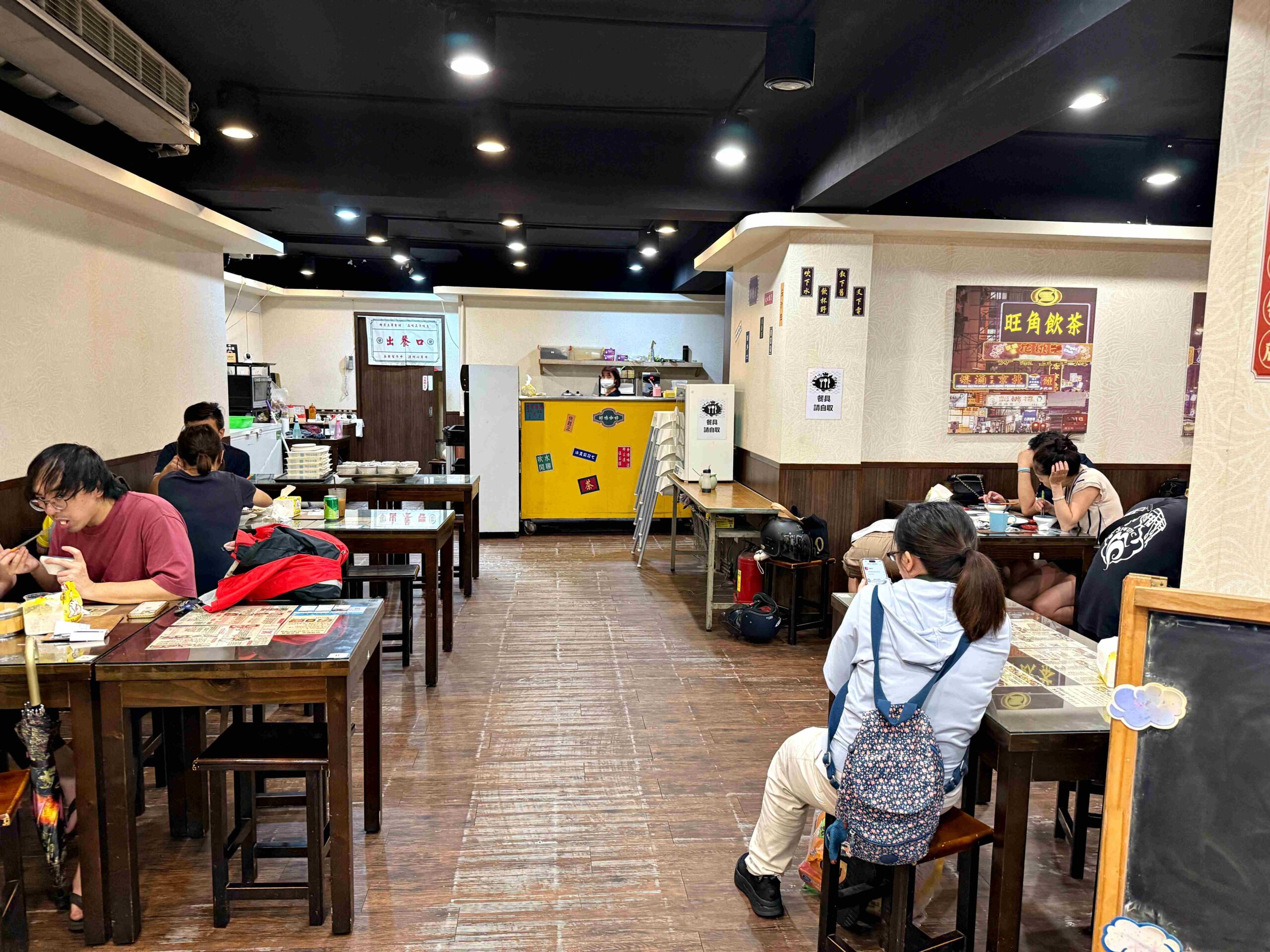 【新莊美食】旺角飲茶｜Google 破2000則4.6星評價的巷弄港式茶餐廳，干炒牛河鑊氣超香！(菜單) @厚片嘴角帶便當