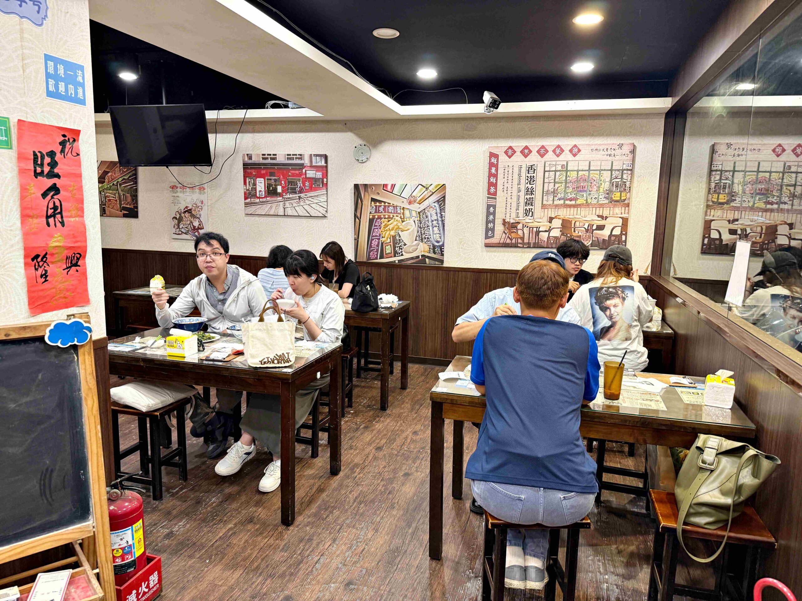 【新莊美食】旺角飲茶｜Google 破2000則4.6星評價的巷弄港式茶餐廳，干炒牛河鑊氣超香！(菜單) @厚片嘴角帶便當