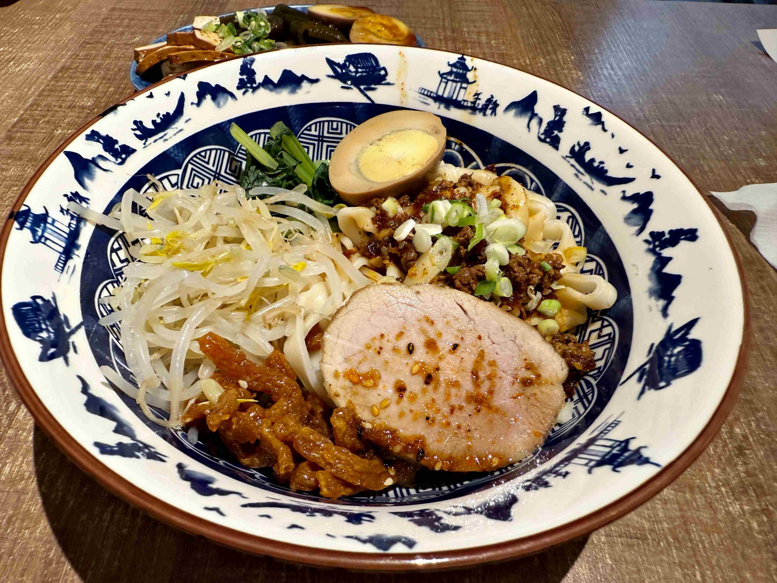 【台北車站美食】老台客食麵，隱藏版人氣麵店，椒麻拌麵＋紅燒牛肉湯太犯規！(菜單) @厚片嘴角帶便當