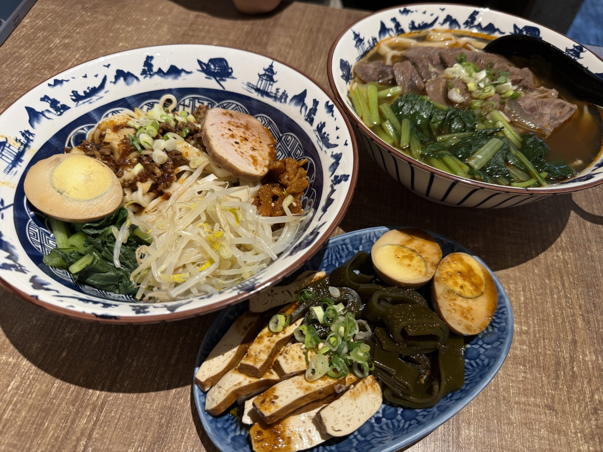 【淡水美食】《大老二石窯雞》：原木烤雞超爆汁，還有免費白飯(菜單) @厚片嘴角帶便當