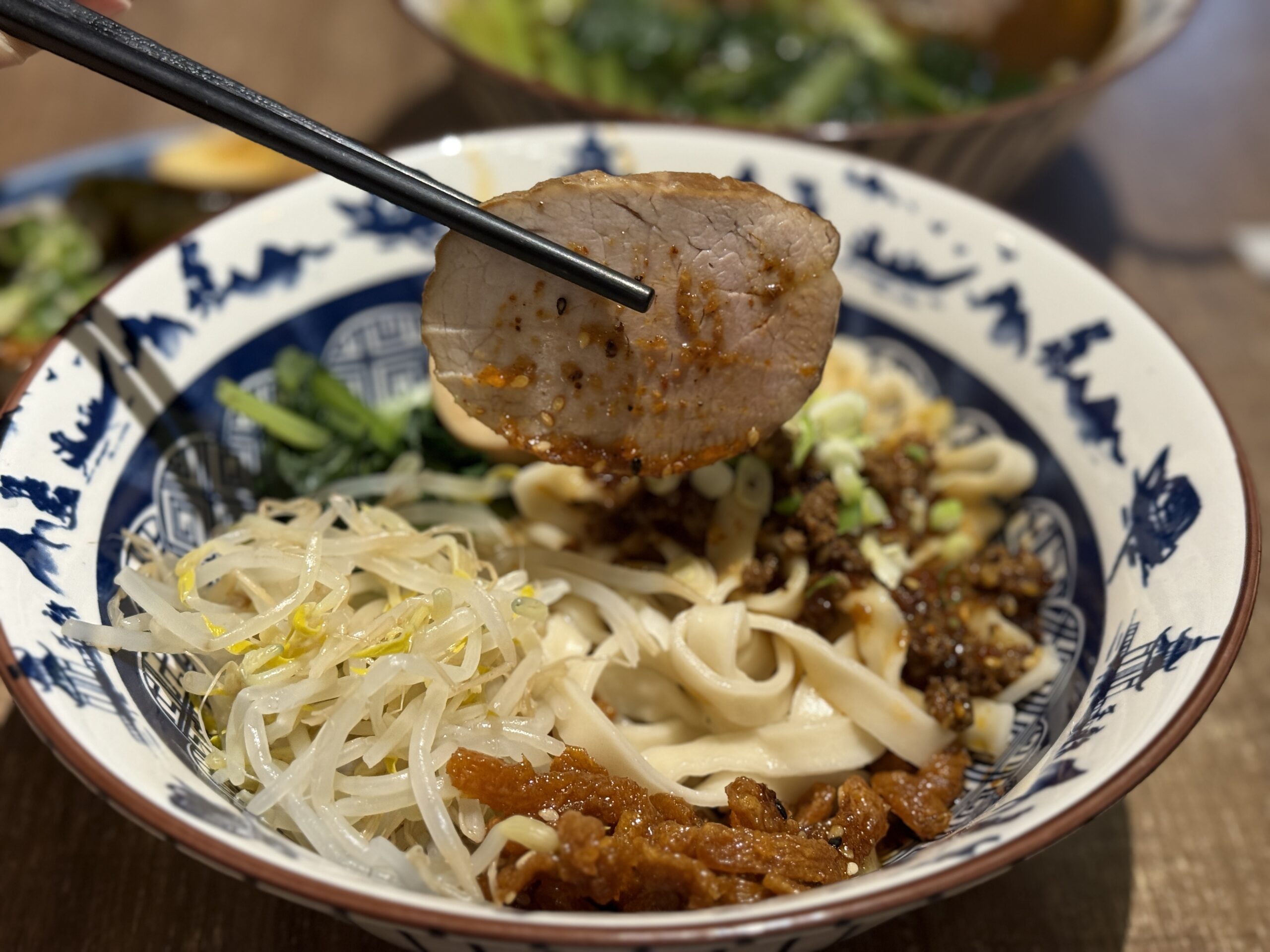 【台北車站美食】老台客食麵，隱藏版人氣麵店，椒麻拌麵＋紅燒牛肉湯太犯規！(菜單) @厚片嘴角帶便當