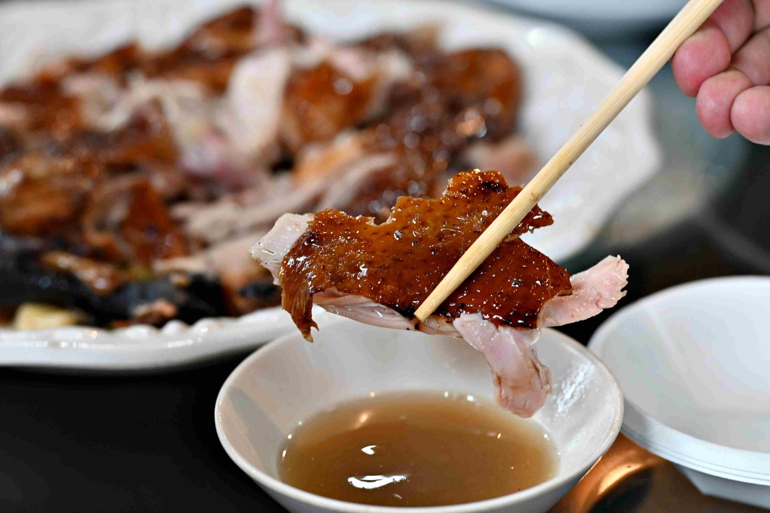 【新莊美食】熊越岳拉麵：破千人好評的肉花叉燒拉麵，免費加麵加湯太佛心！(菜單)(寵物友善) @厚片嘴角帶便當