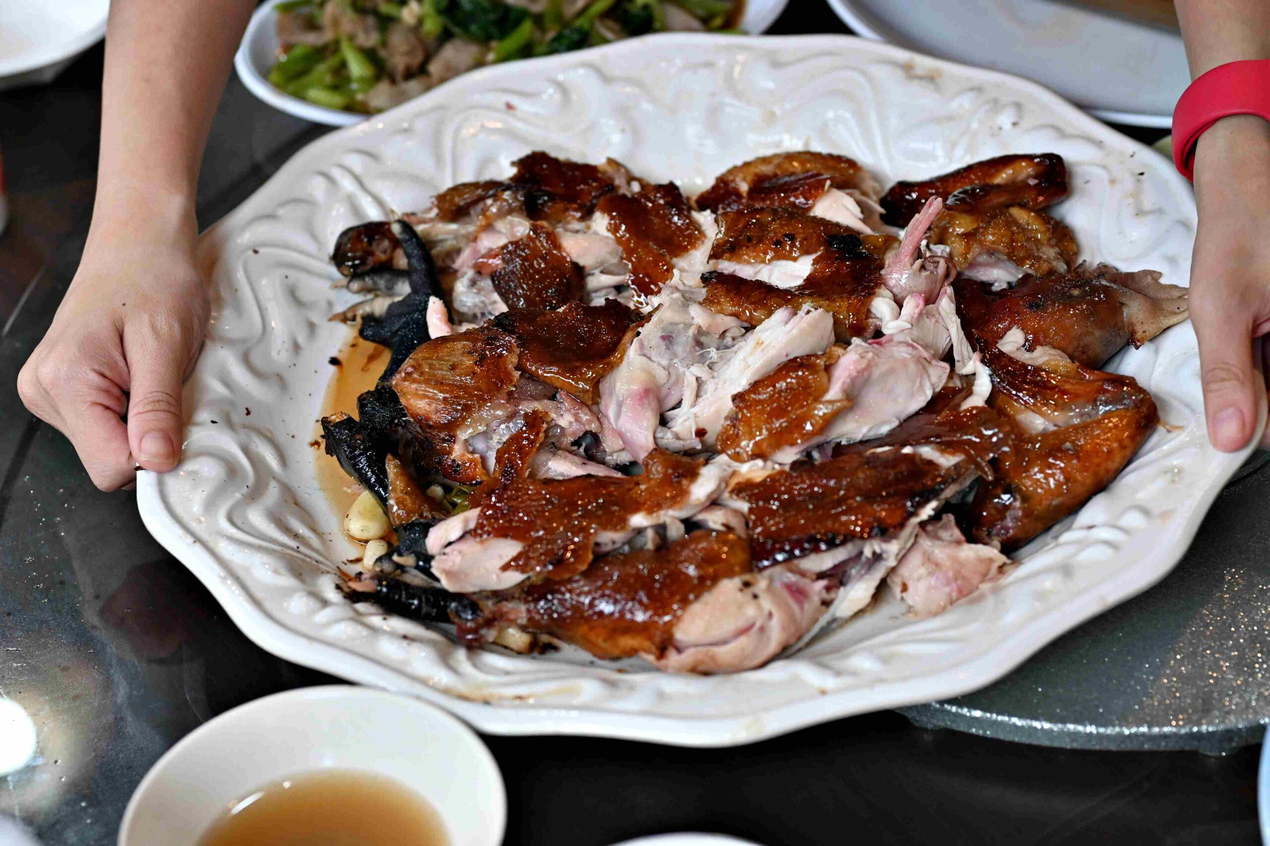 【宜蘭礁溪美食】天下第一窯烤雞，專利烤窯＋招牌現剝烤雞超爆汁(菜單) @厚片嘴角帶便當
