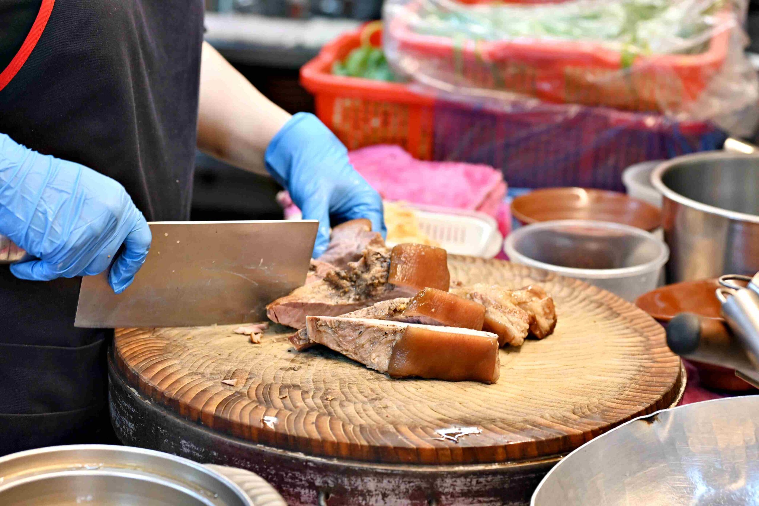 【板橋美食】萬得富爸爸肉骨茶王中王：全球十大名店進駐台灣，乾的比湯的更猛(菜單) @厚片嘴角帶便當