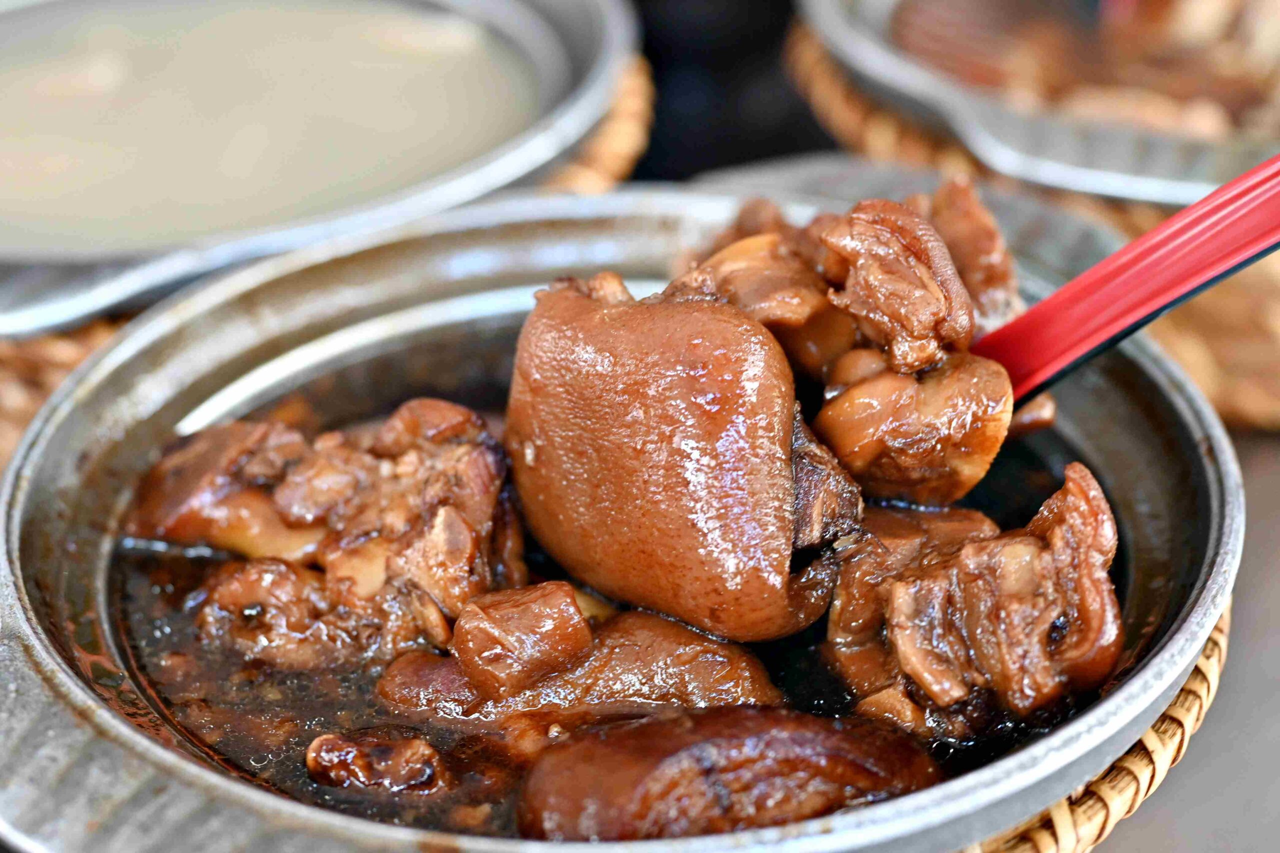 【板橋美食】萬得富爸爸肉骨茶王中王：全球十大名店進駐台灣，乾的比湯的更猛(菜單) @厚片嘴角帶便當