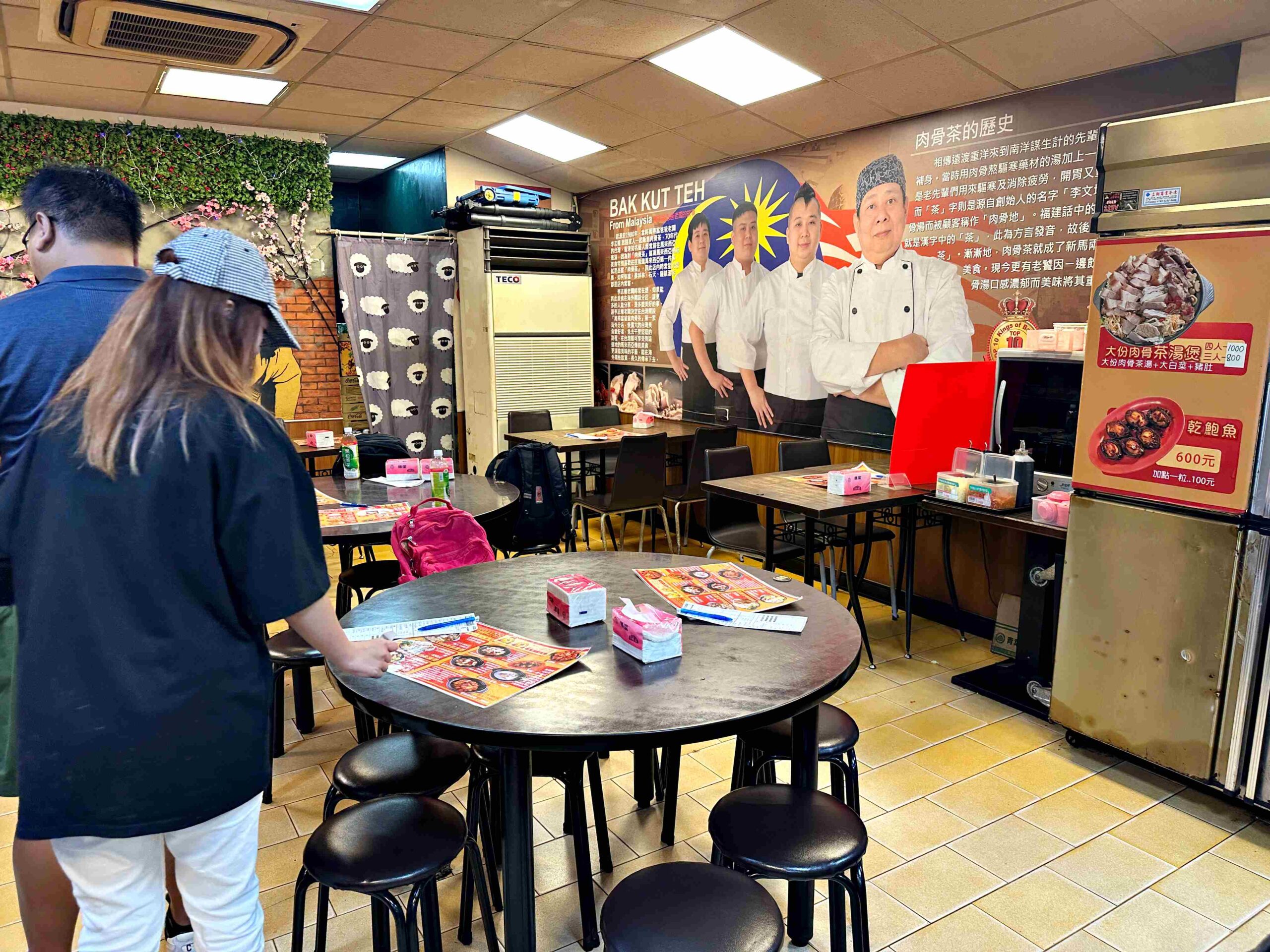 【板橋美食】萬得富爸爸肉骨茶王中王：全球十大名店進駐台灣，乾的比湯的更猛(菜單) @厚片嘴角帶便當