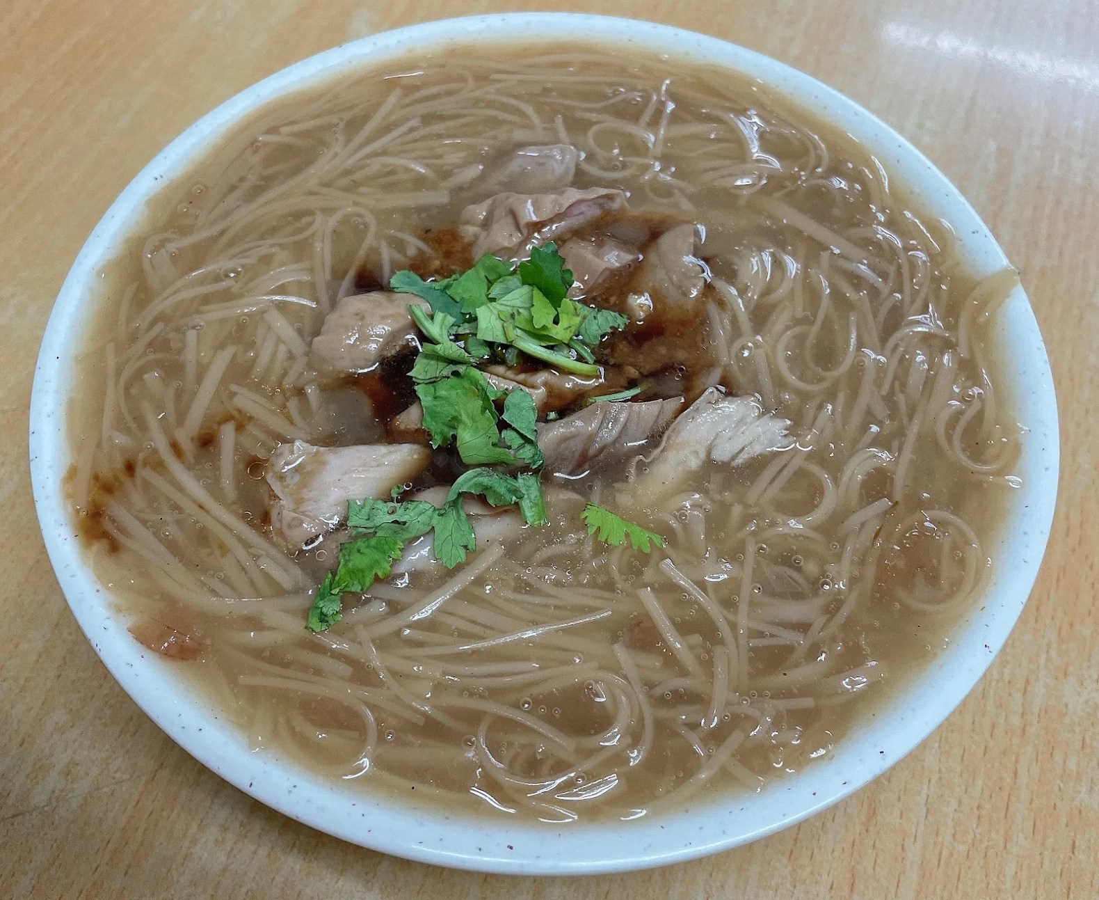 【新莊美食】阿霞臭豆腐，下雨天也大排長龍，酥到像餅乾、臭到剛剛好(菜單) @厚片嘴角帶便當