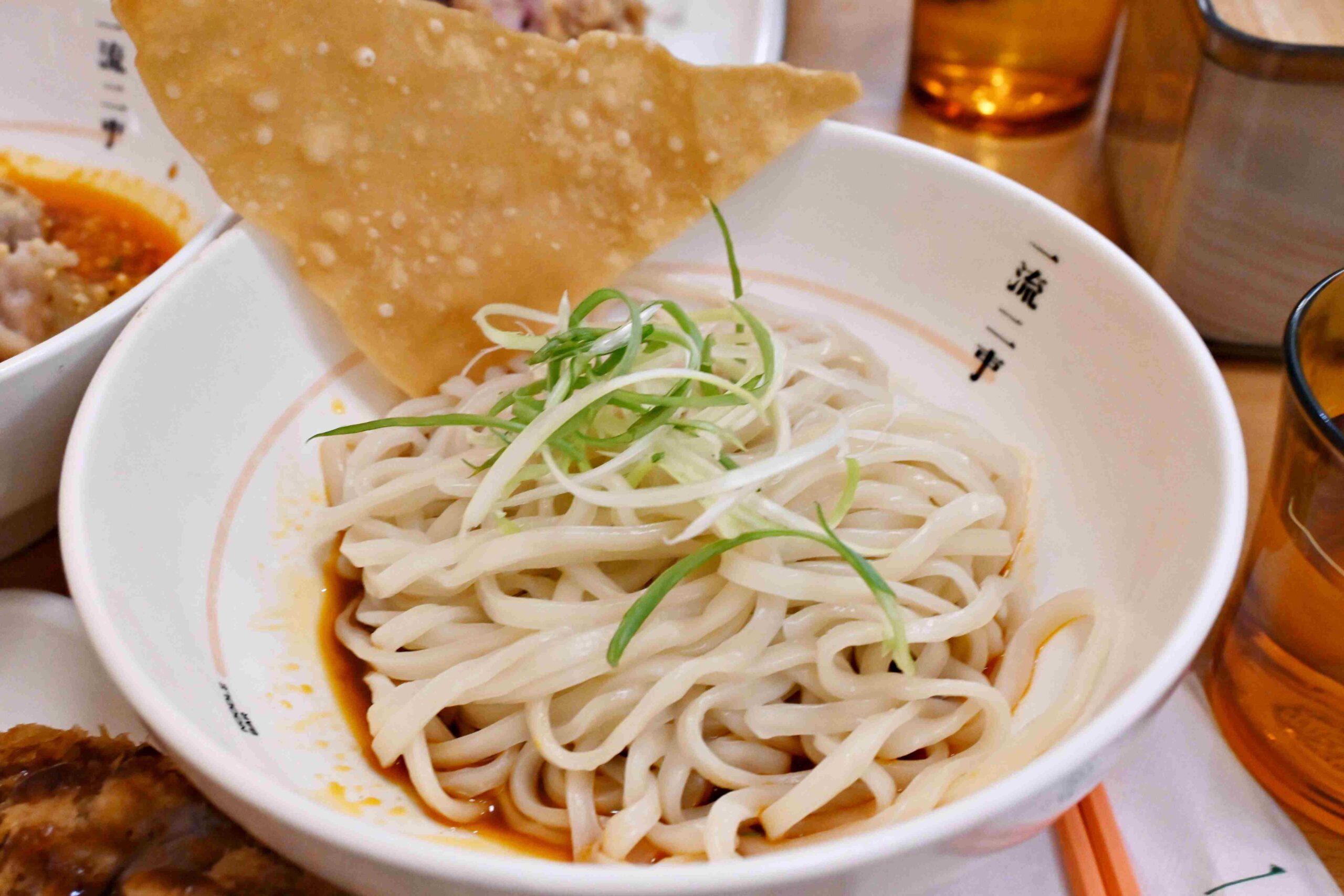 【中山美食】一流二事 素椒麵，排隊也甘願的乾拌麵！實吃心得(菜單)(寵物友善) @厚片嘴角帶便當