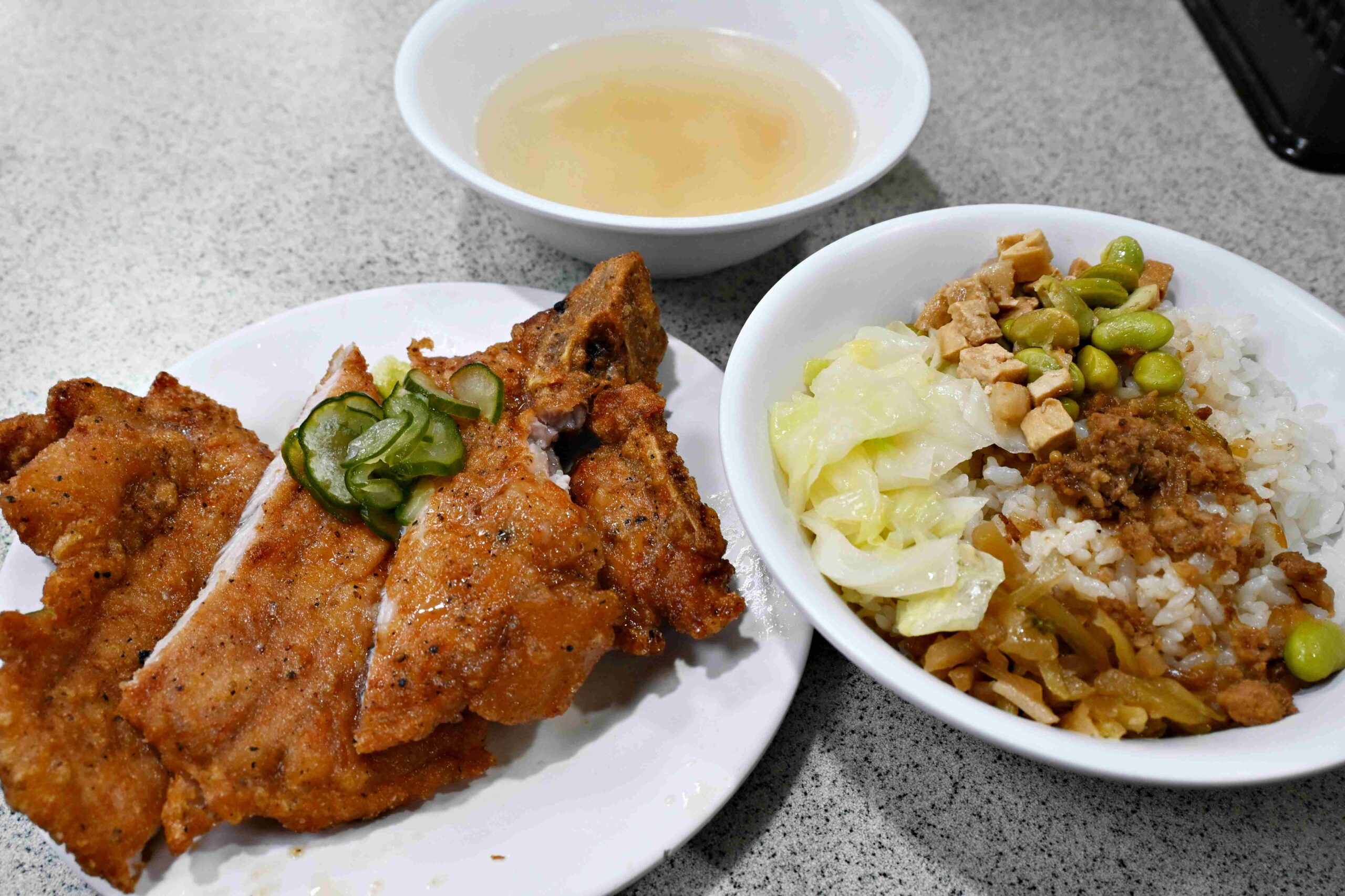 台北最強排骨飯！每天都爆排的金園排骨真的有夠狂 @厚片嘴角帶便當