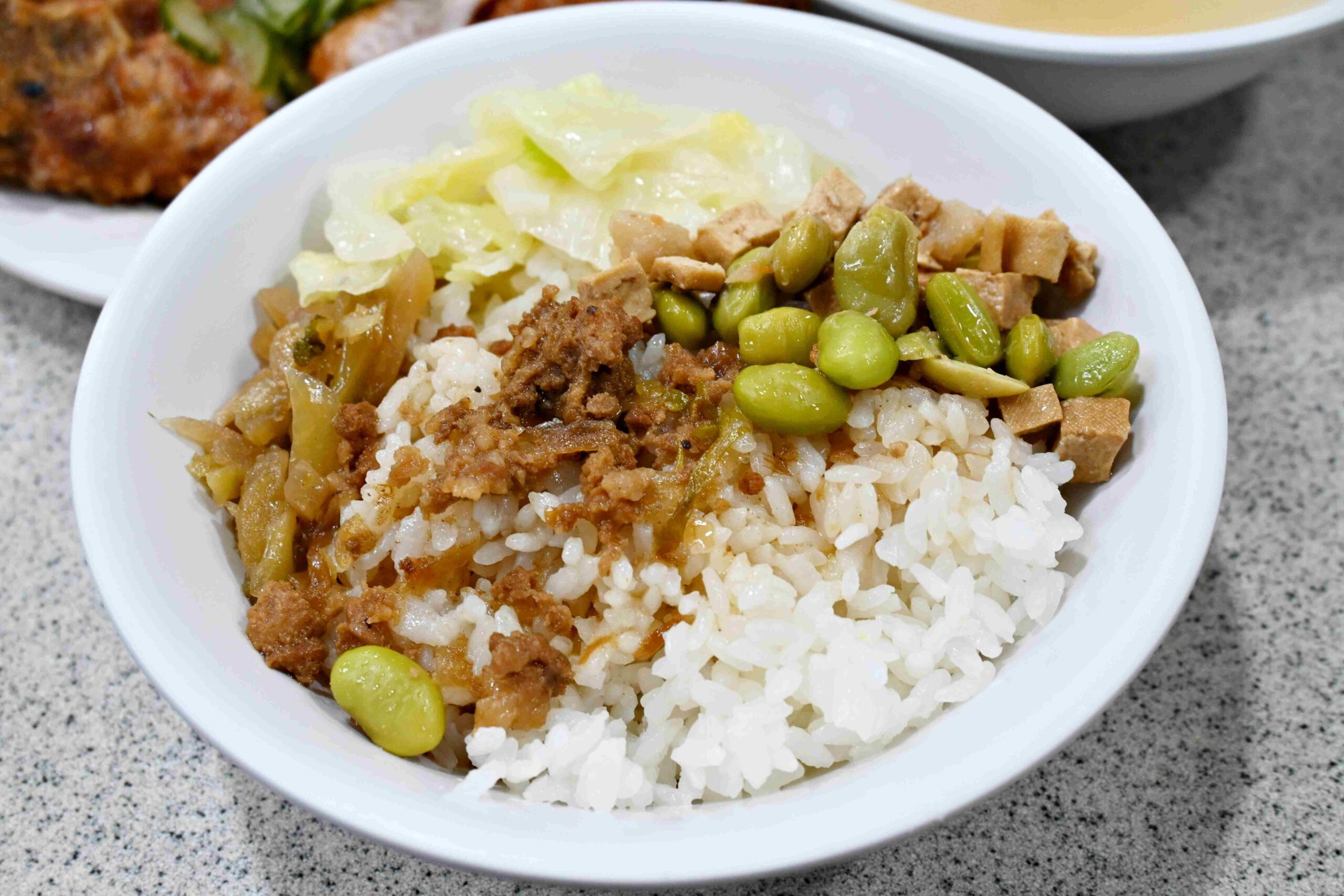 台北最強排骨飯！每天都爆排的金園排骨真的有夠狂 @厚片嘴角帶便當