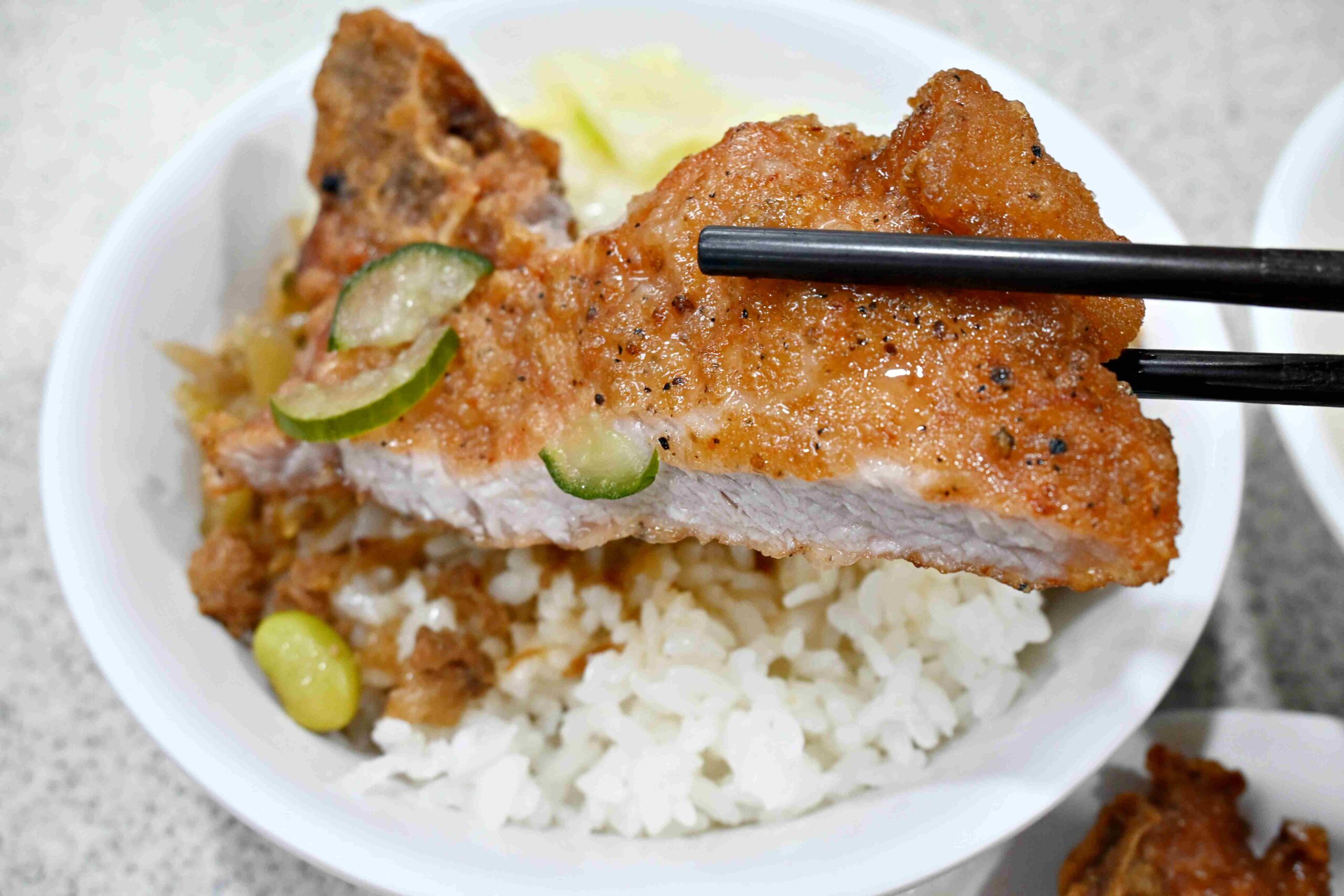台北最強排骨飯！每天都爆排的金園排骨真的有夠狂 @厚片嘴角帶便當