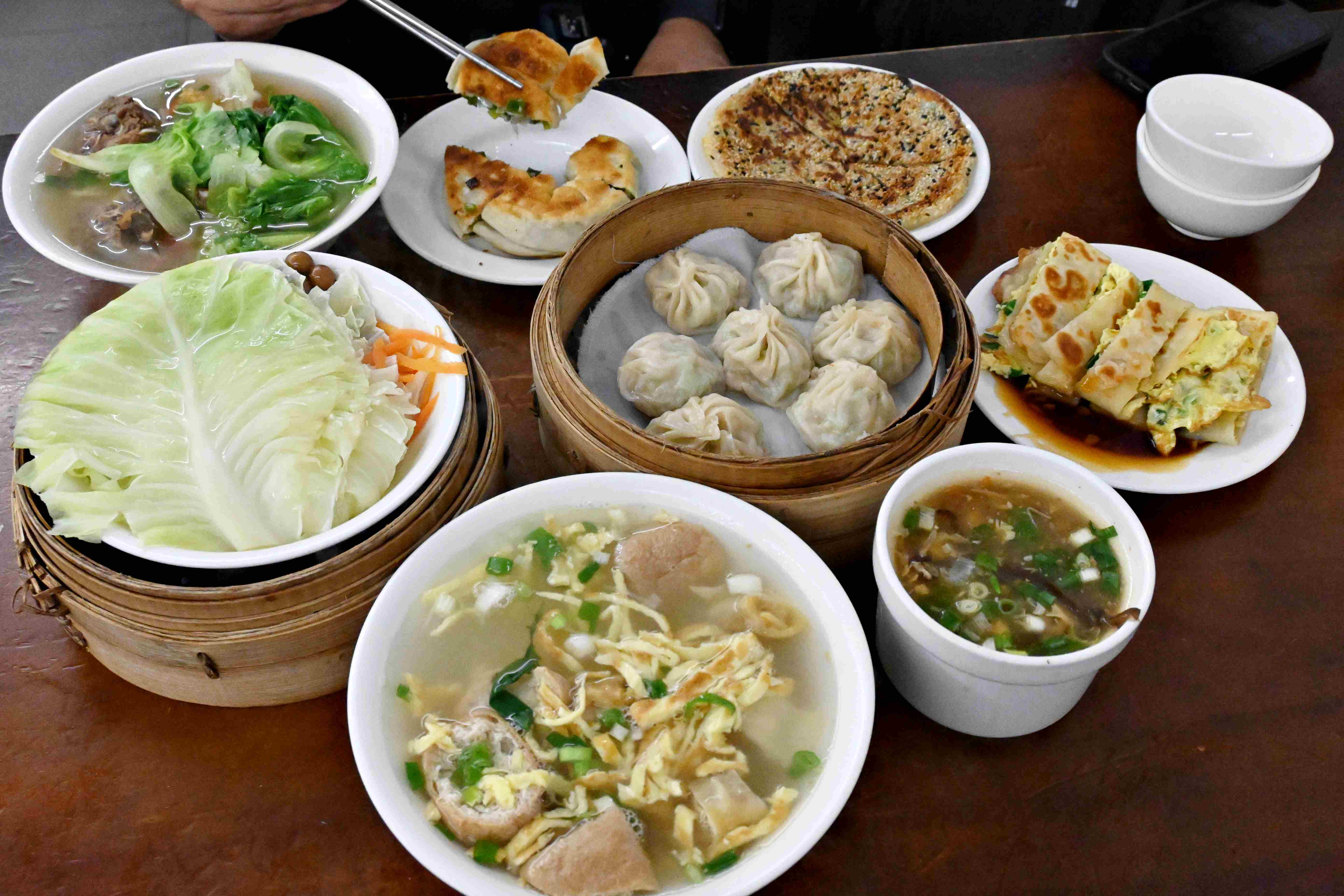 【信義區美食】都一處仁愛店｜七十年老店、米其林必比登推薦的酸菜白肉鍋(菜單) @厚片嘴角帶便當
