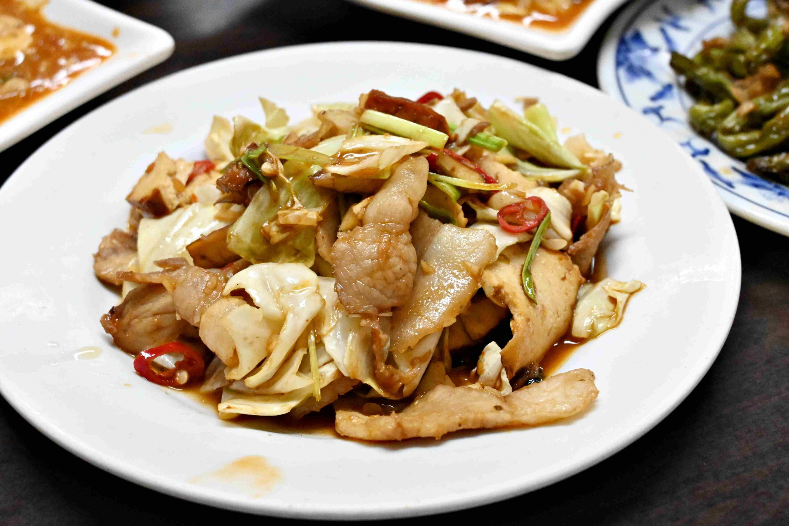 【西門平價美食】我家川菜，五菜一湯不到$200！便宜又好吃就是王道(菜單) @厚片嘴角帶便當