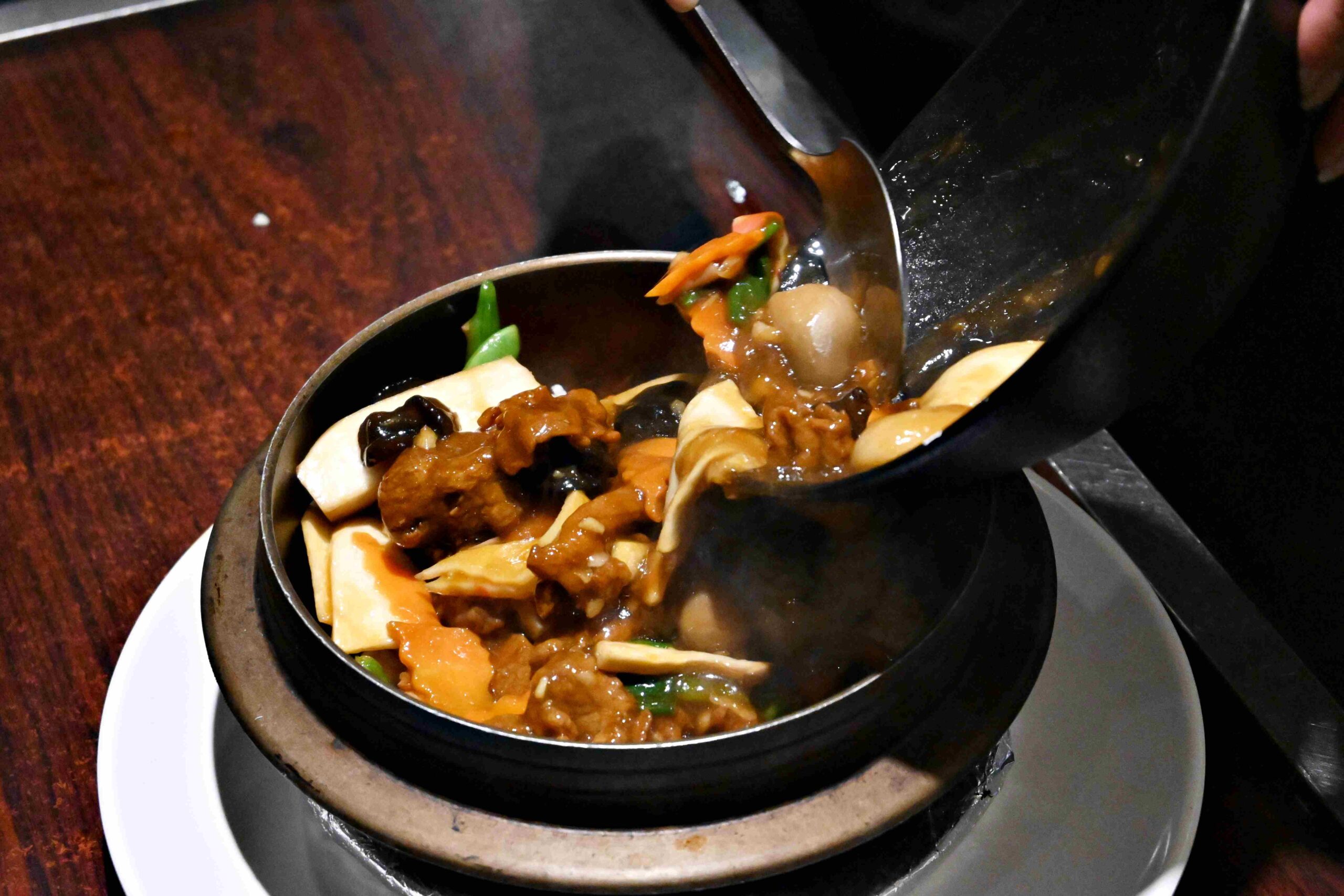 【松江南京美食】逸香樓：經典北平烤鴨、酸菜白肉鍋大滿足 @厚片嘴角帶便當