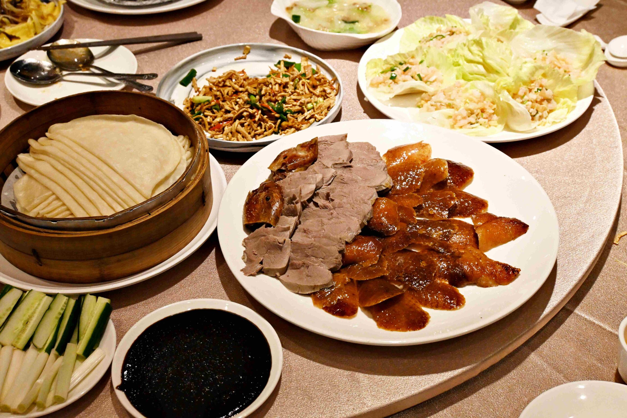 【松江南京美食】逸香樓：經典北平烤鴨、酸菜白肉鍋大滿足 @厚片嘴角帶便當