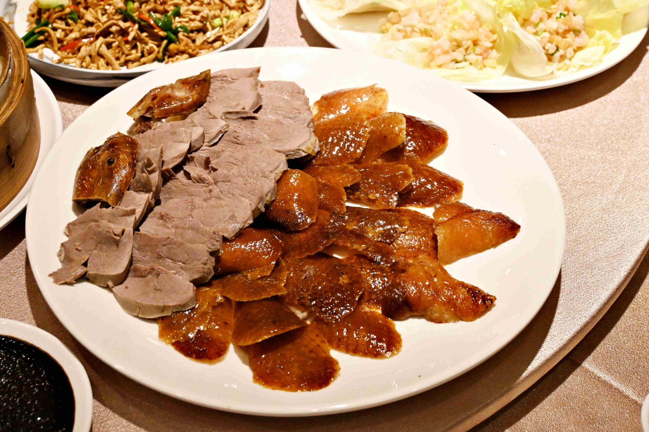 【松江南京美食】逸香樓：經典北平烤鴨、酸菜白肉鍋大滿足 @厚片嘴角帶便當