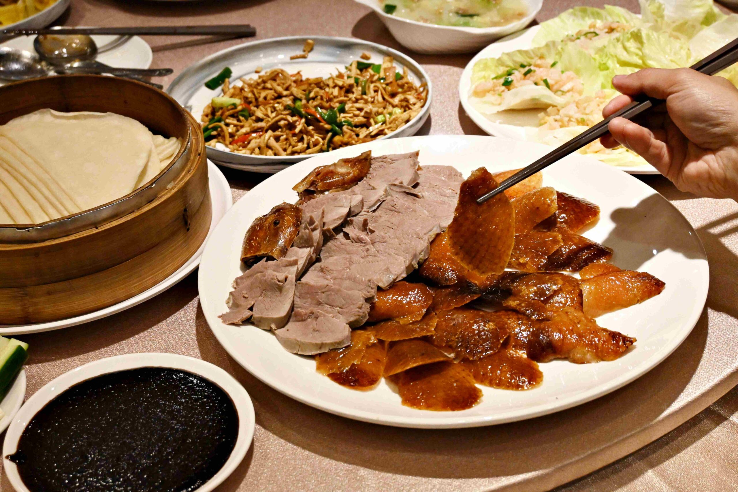 【松江南京美食】逸香樓：經典北平烤鴨、酸菜白肉鍋大滿足 @厚片嘴角帶便當