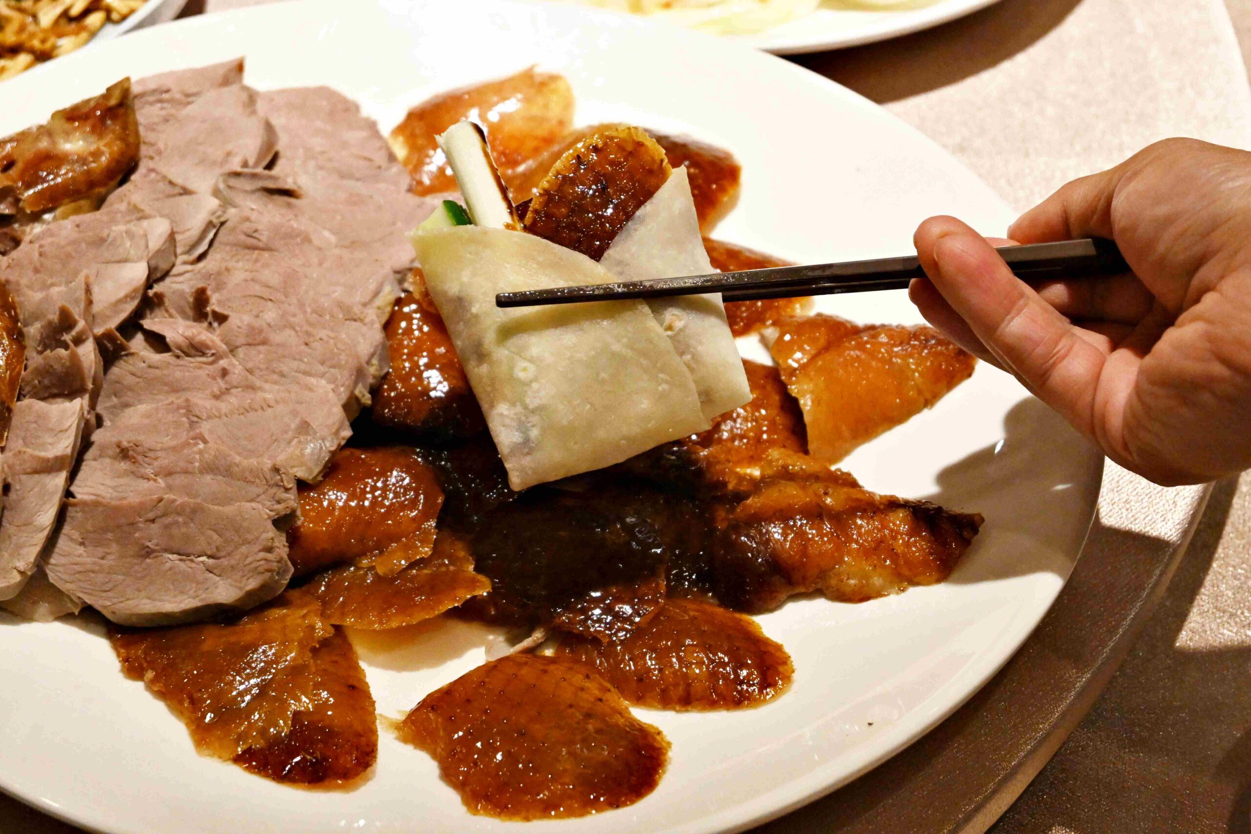 【松江南京美食】逸香樓：經典北平烤鴨、酸菜白肉鍋大滿足 @厚片嘴角帶便當