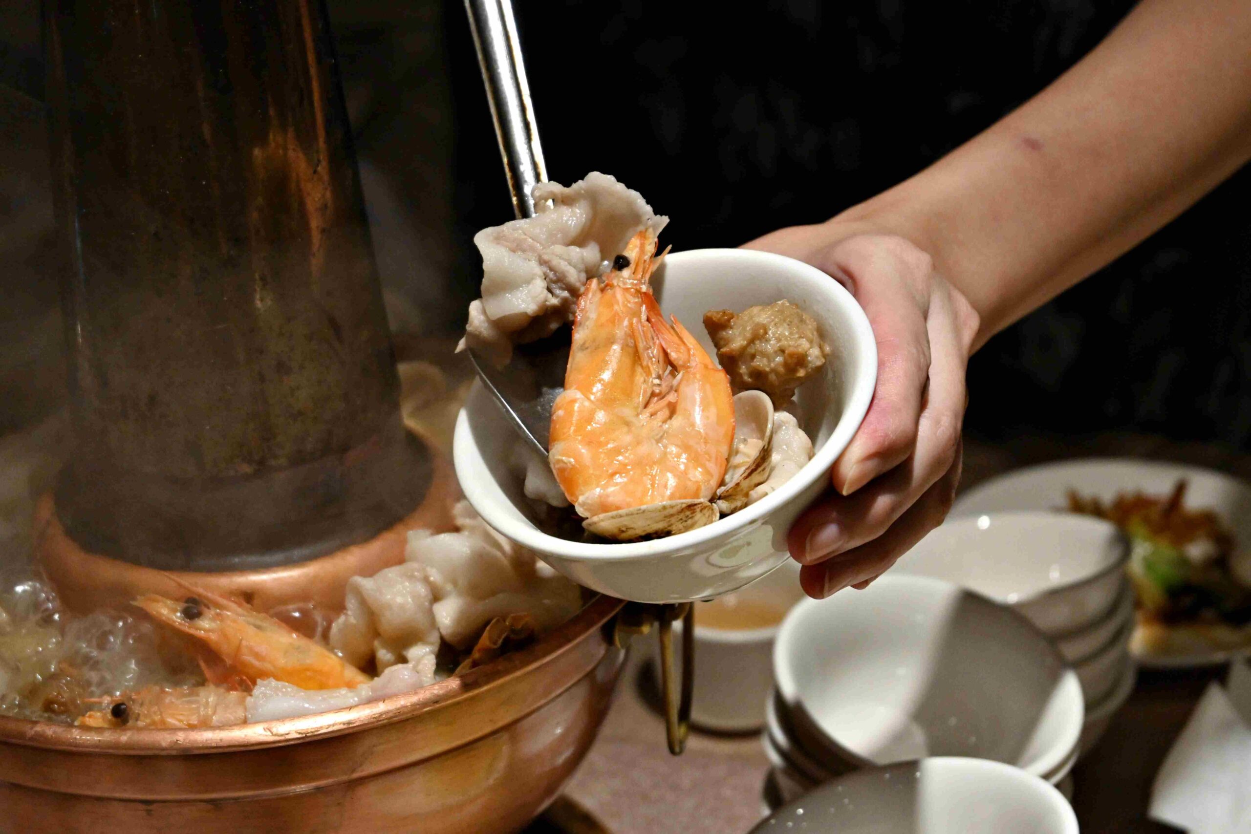 【松江南京美食】逸香樓：經典北平烤鴨、酸菜白肉鍋大滿足 @厚片嘴角帶便當
