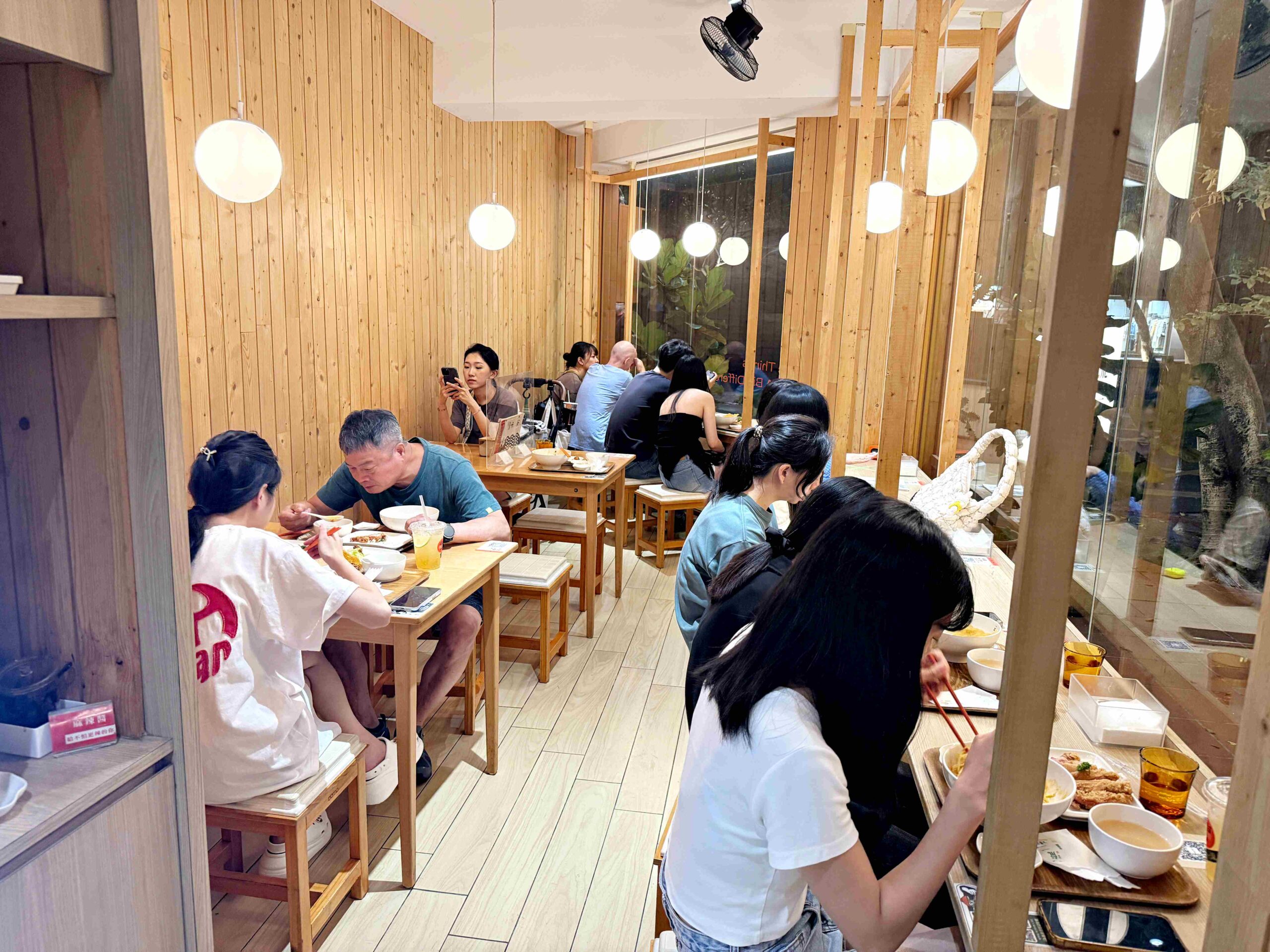 【中山美食】一流二事 素椒麵，排隊也甘願的乾拌麵！實吃心得(菜單)(寵物友善) @厚片嘴角帶便當