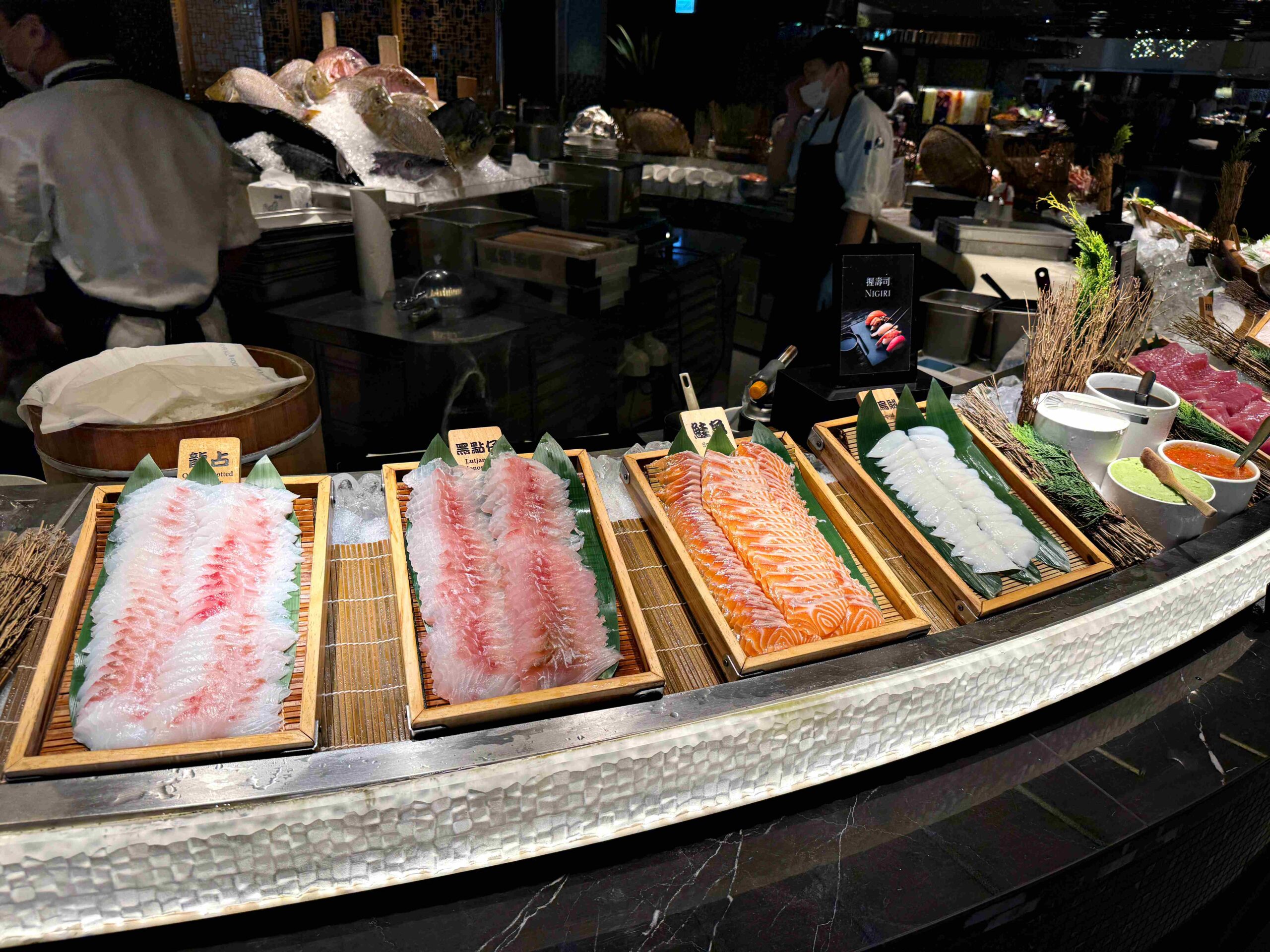 【中山吃到飽推薦】晶華酒店栢麗廳最新客家主題太驚喜，熱食區真的每樣都好吃！ @厚片嘴角帶便當