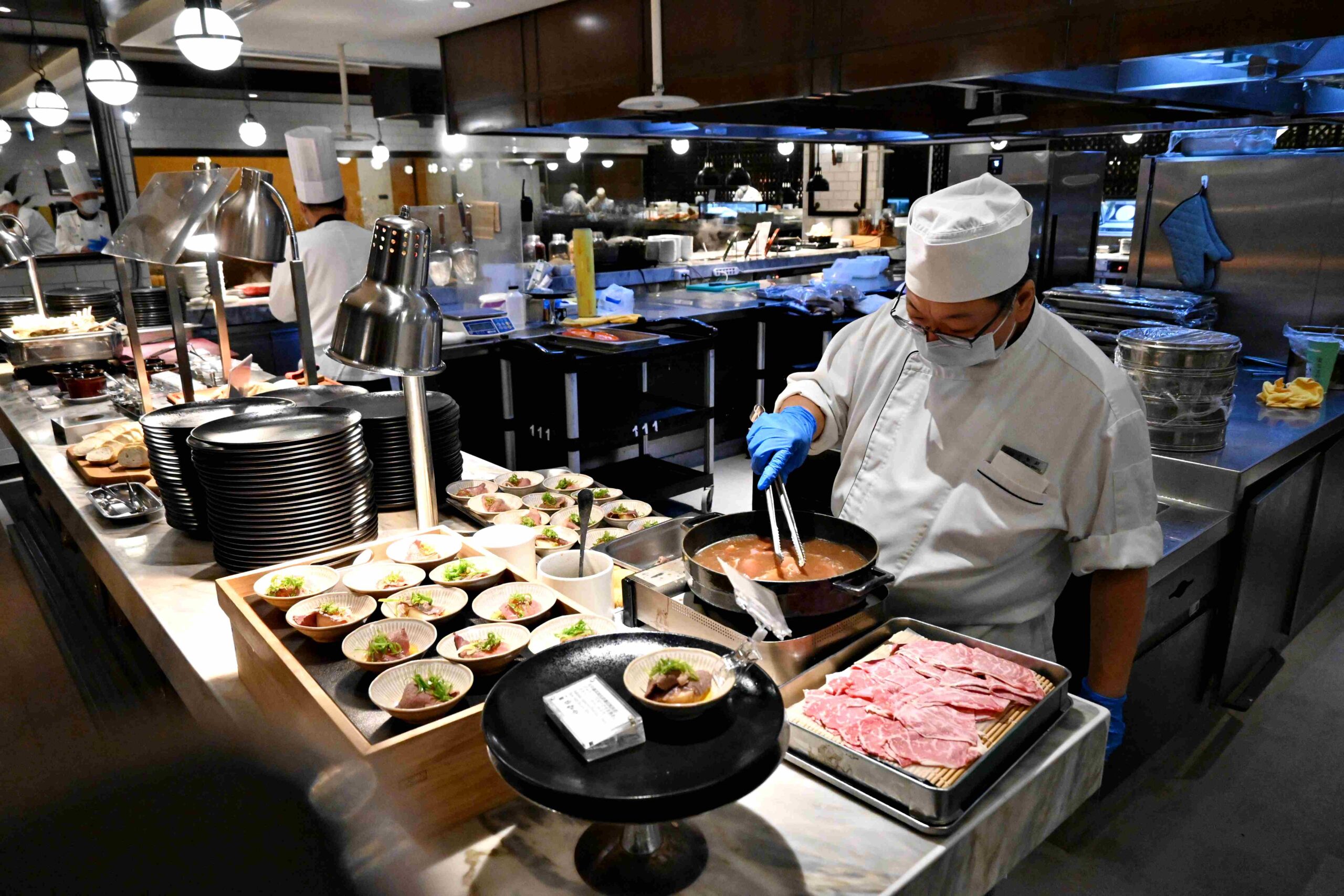 【南京復興站美食】Brilliant 鉑麗安自助餐廳｜F1牛肉、海鮮、甜點一次滿足 @厚片嘴角帶便當