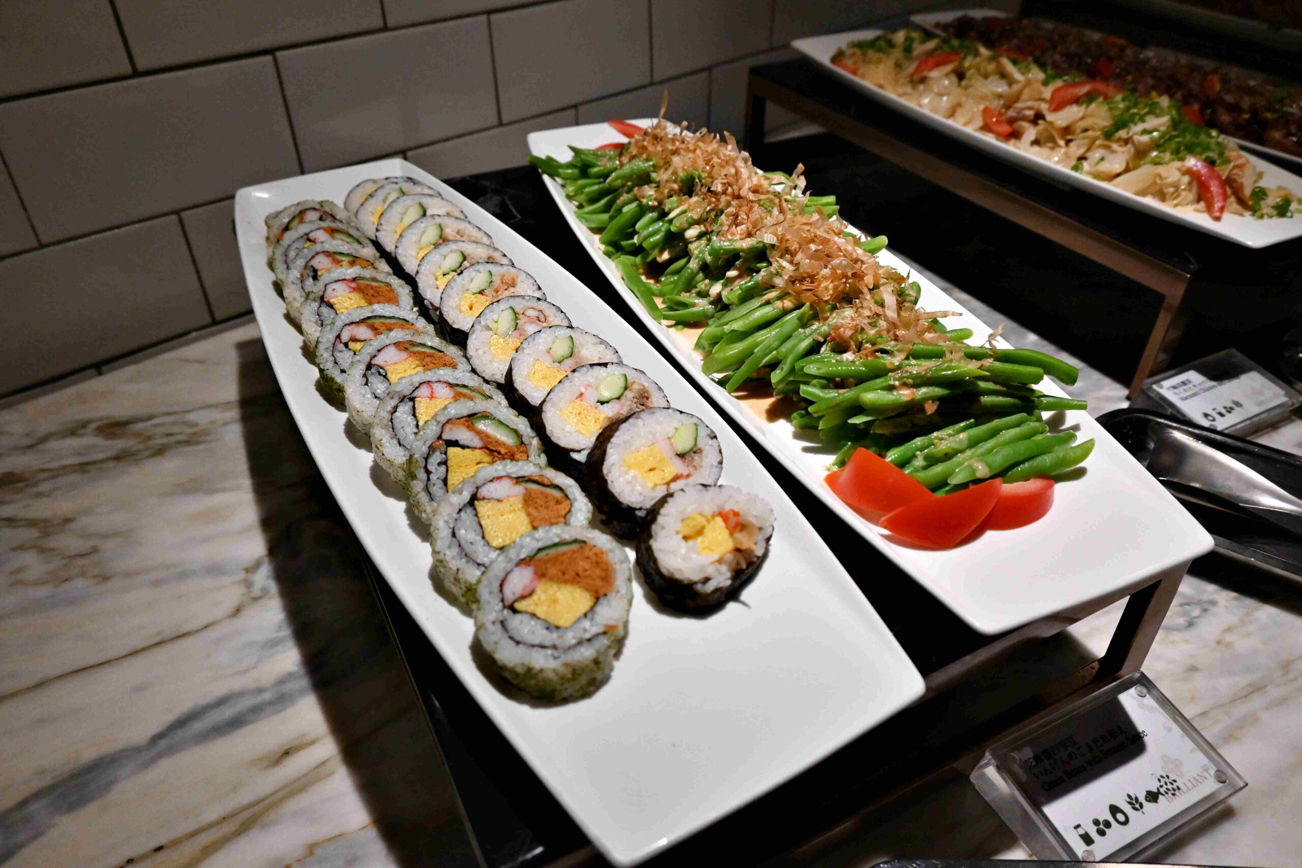 【南京復興站美食】Brilliant 鉑麗安自助餐廳｜F1牛肉、海鮮、甜點一次滿足 @厚片嘴角帶便當