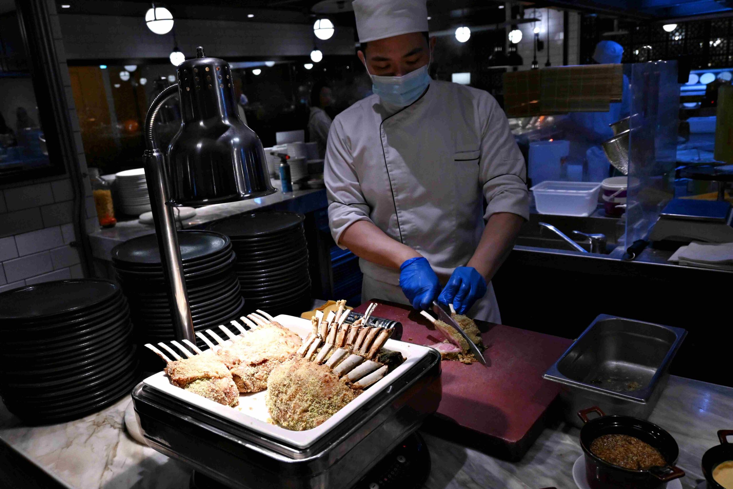 【南京復興站美食】Brilliant 鉑麗安自助餐廳｜F1牛肉、海鮮、甜點一次滿足 @厚片嘴角帶便當